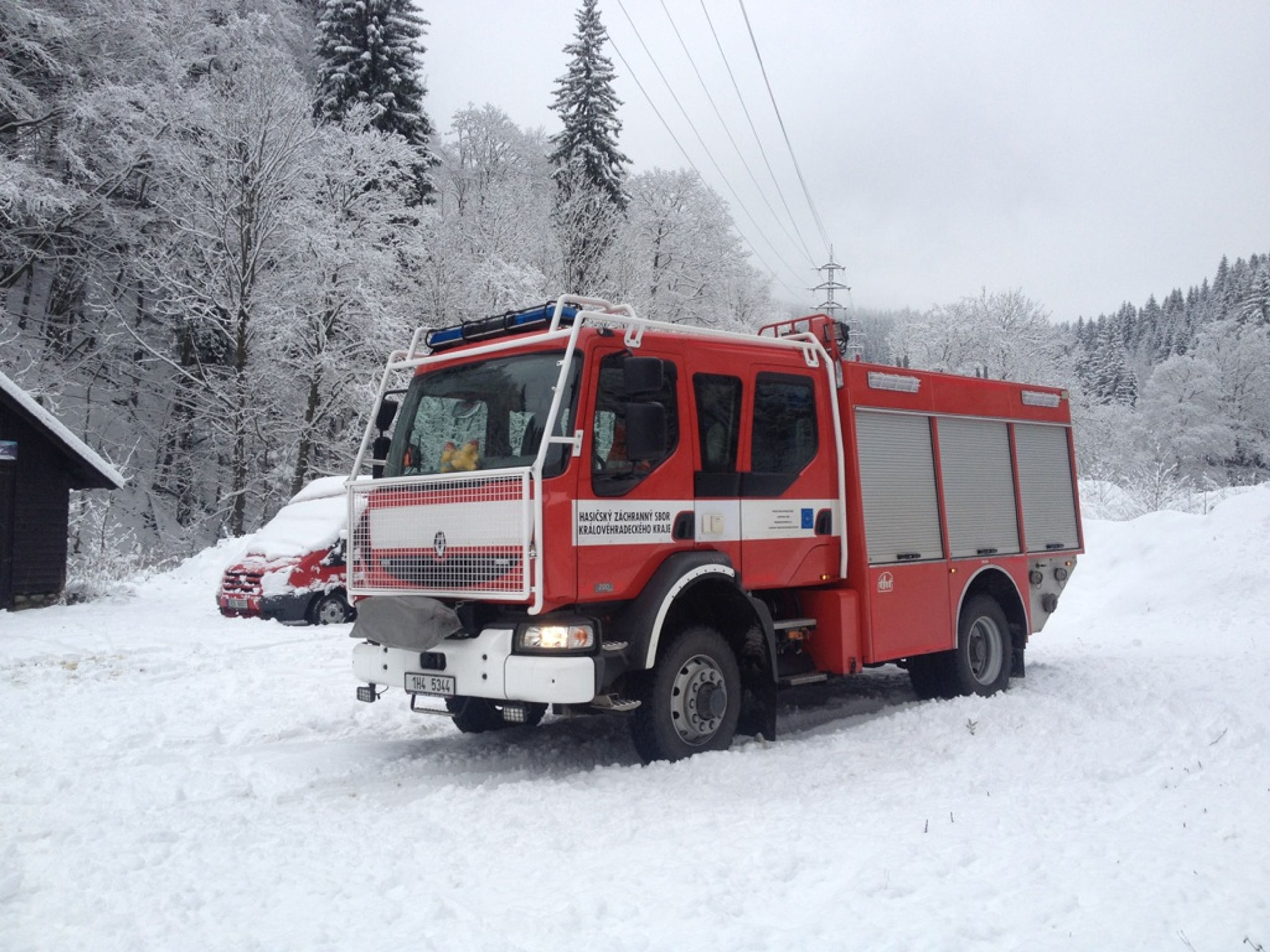 Ve Špindlu se utrhla lanovka - GALERIE: TRAGICKÁ NEHODA: V Krkonoších se utrhla nákladní lanovka. (2/3)