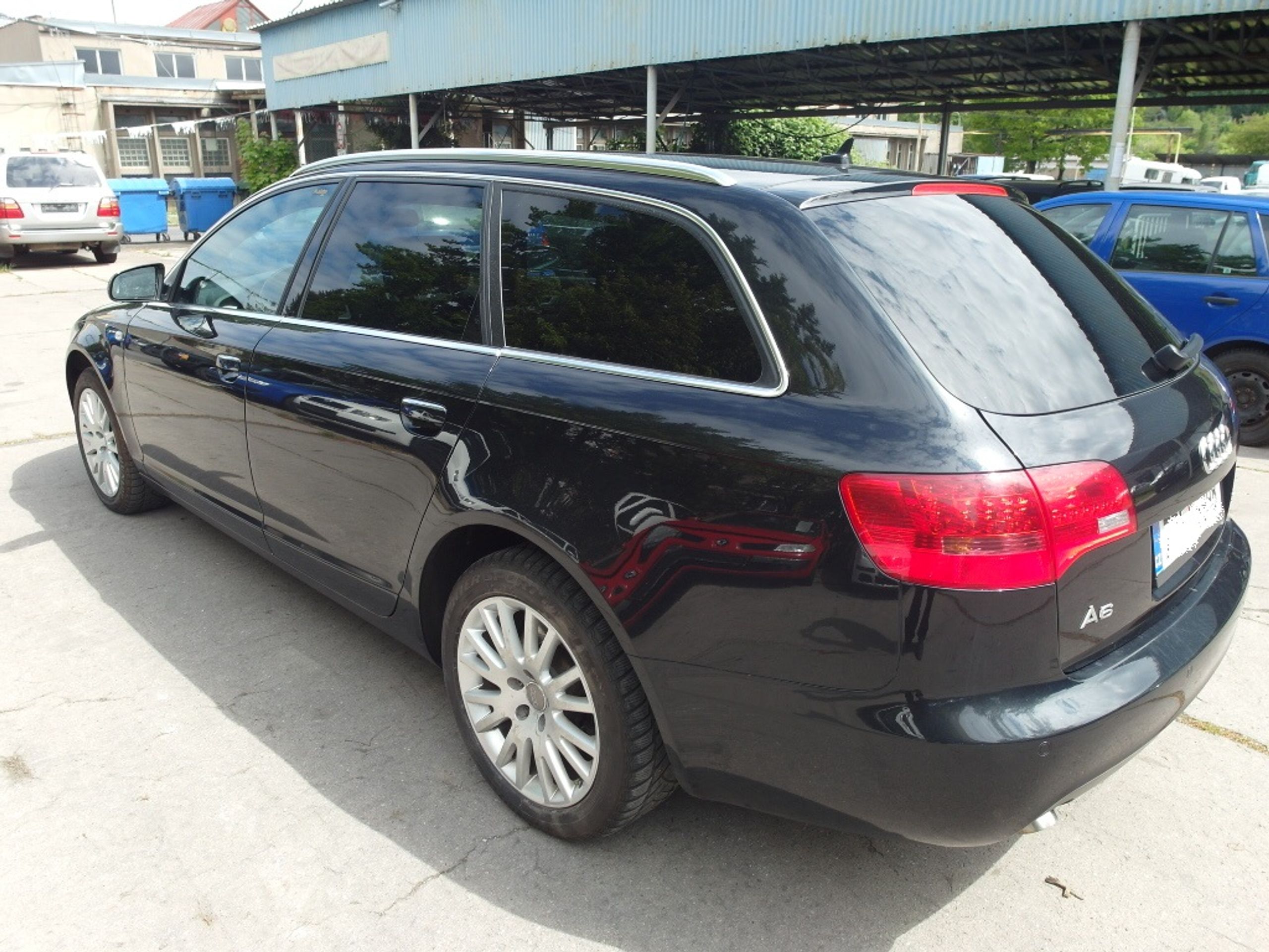 Audi A6 - GALERIE: mafiánská Audi A6 na prodej (2/5)