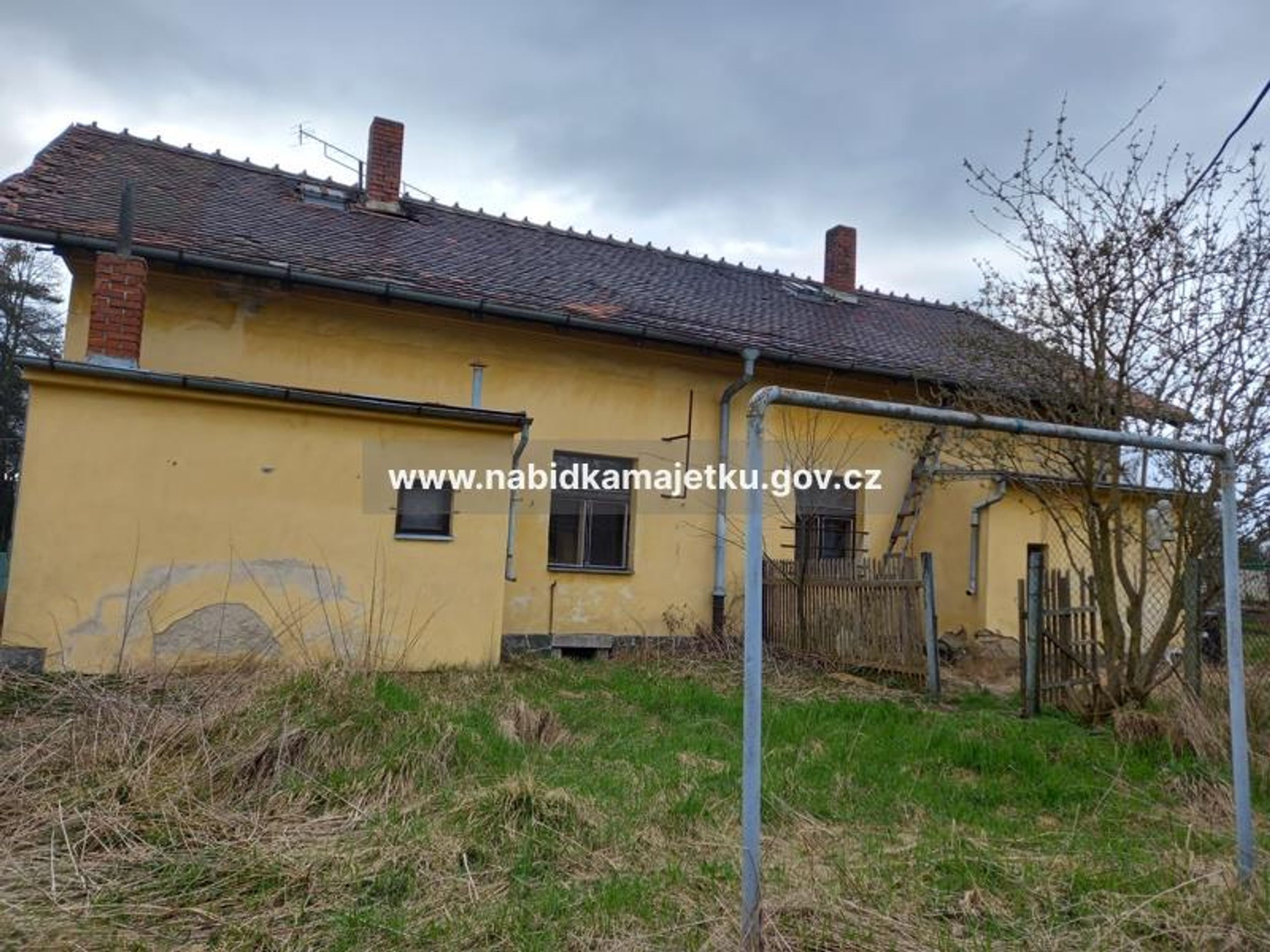 Za 1,28 milionu se v Benešově nabízí dvojdomek se dvěma byty (5) - Majetek nabízený státem (7/25)