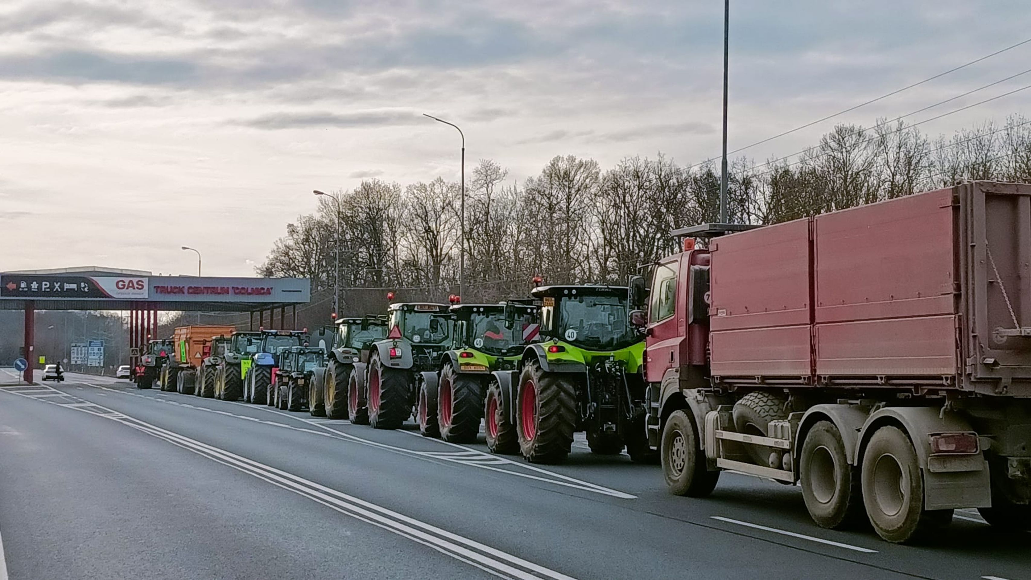Zemědělci na hranicích mezi Hodonínem a Holíčem - Protest zemědělců (12/14)