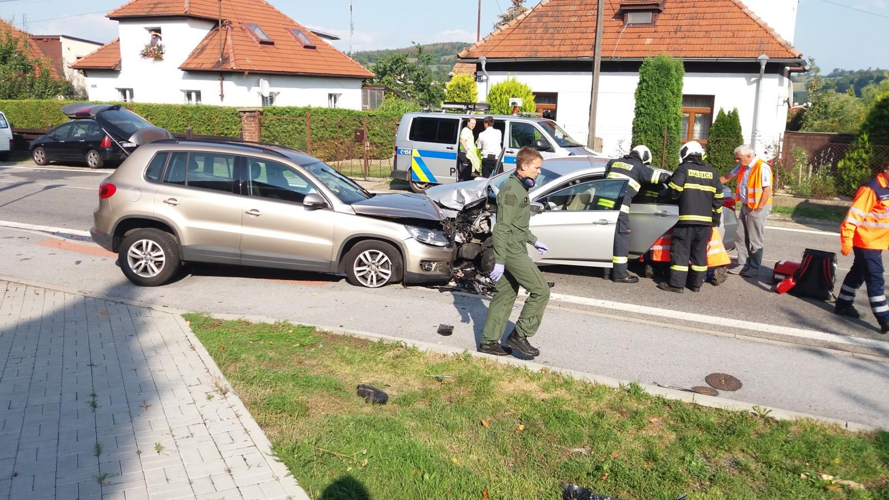 Při nehodě dvou aut ve Volyni se zranilo pět lidí - 2 - GALERIE: Při nehodě ve Volyni se zranilo pět lidí (4/5)