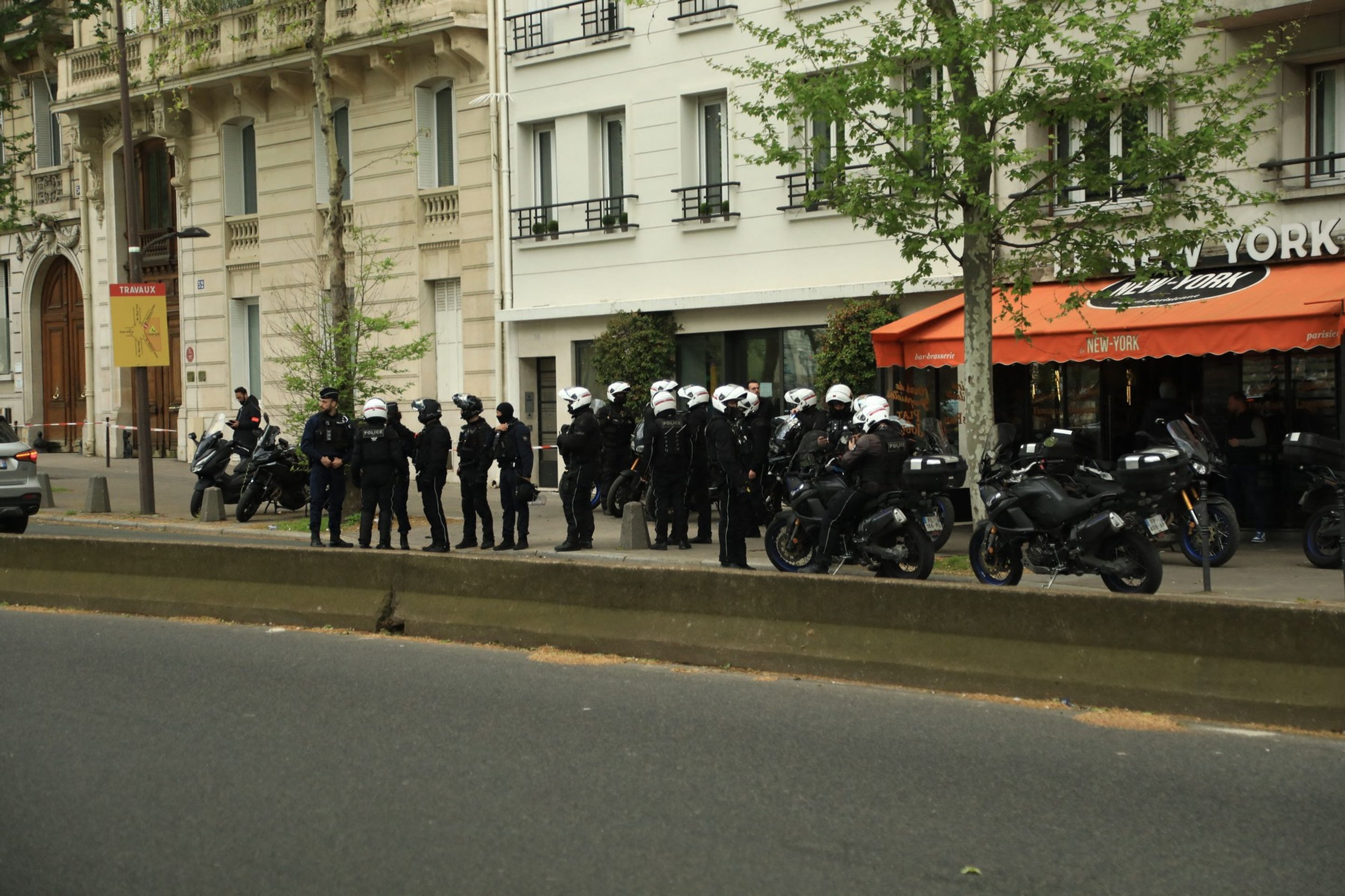 Zásah policie u íránského velvyslanectví v Paříži (3) - Zásah policie u íránského velvyslanectví v Paříži (2/5)