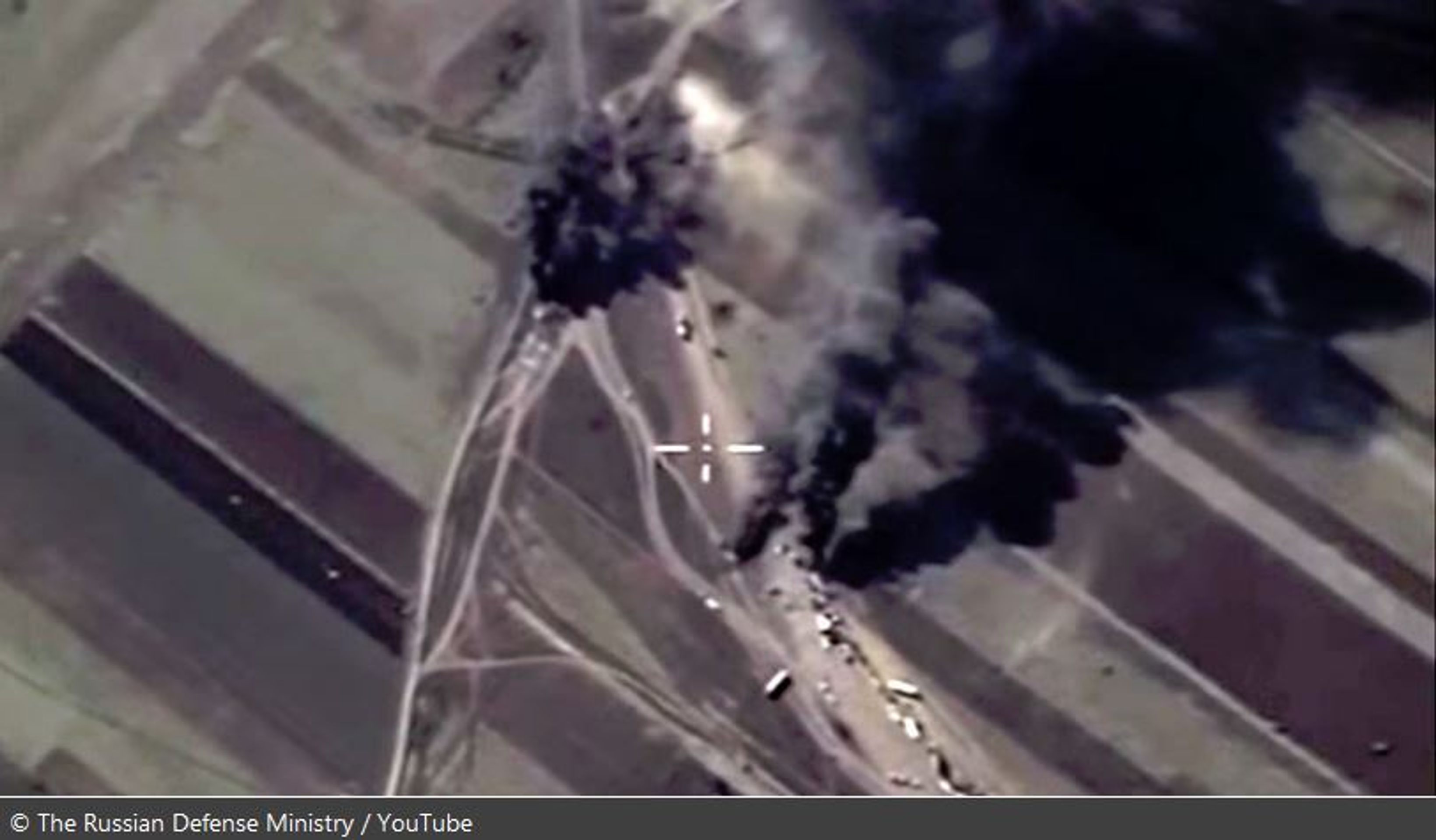 Ruské bombardování ropných zařízení ISIS - GALERIE: Cisterny s ropou Islámského státu (4/4)