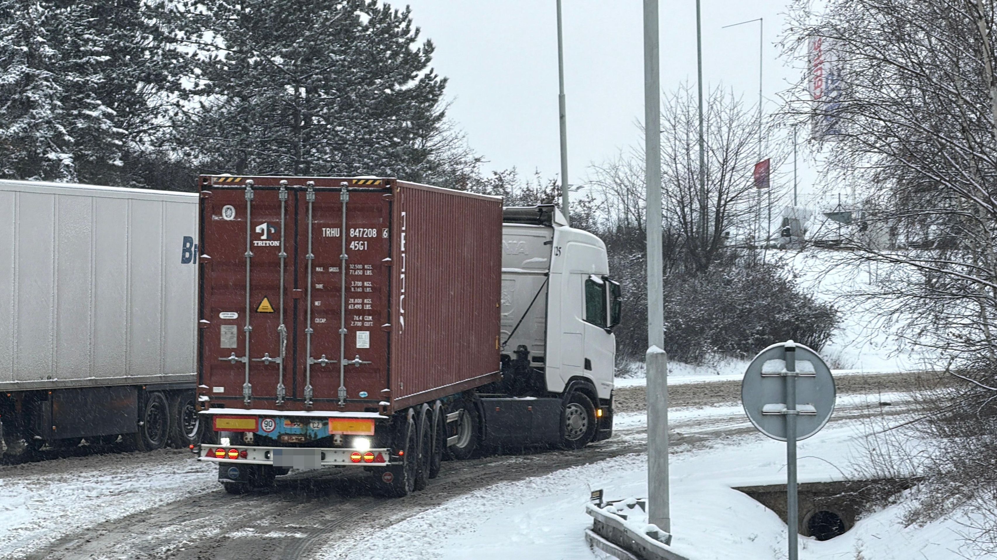 Sjezd z Jižní spojky na Průmyslovou ulici v Praze - Dopravní situace v Česku 9. 1. 2026 (9/55)