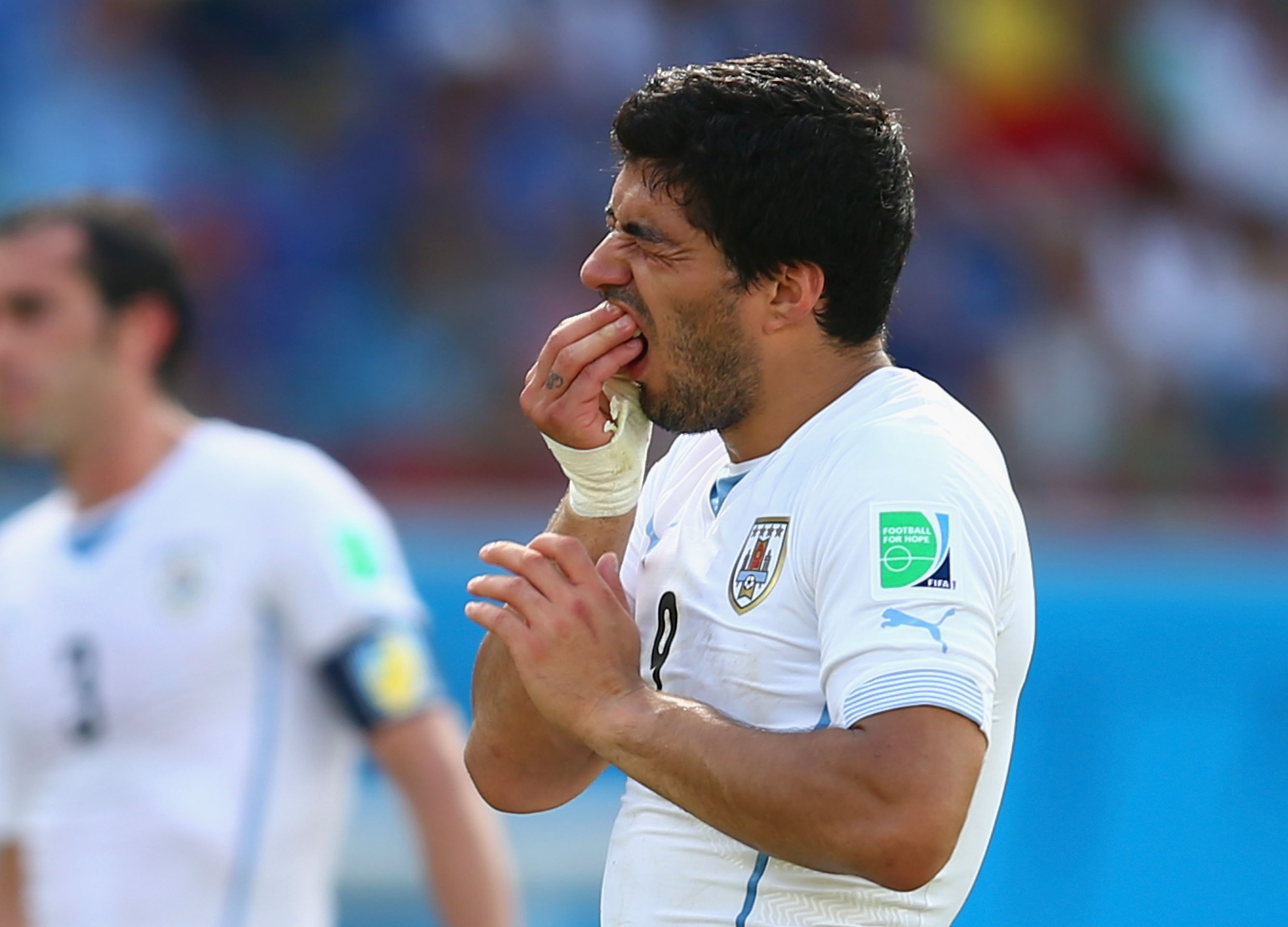 Suarez a jeho akce - 4 - Suarez šokoval celý svět (2/8)