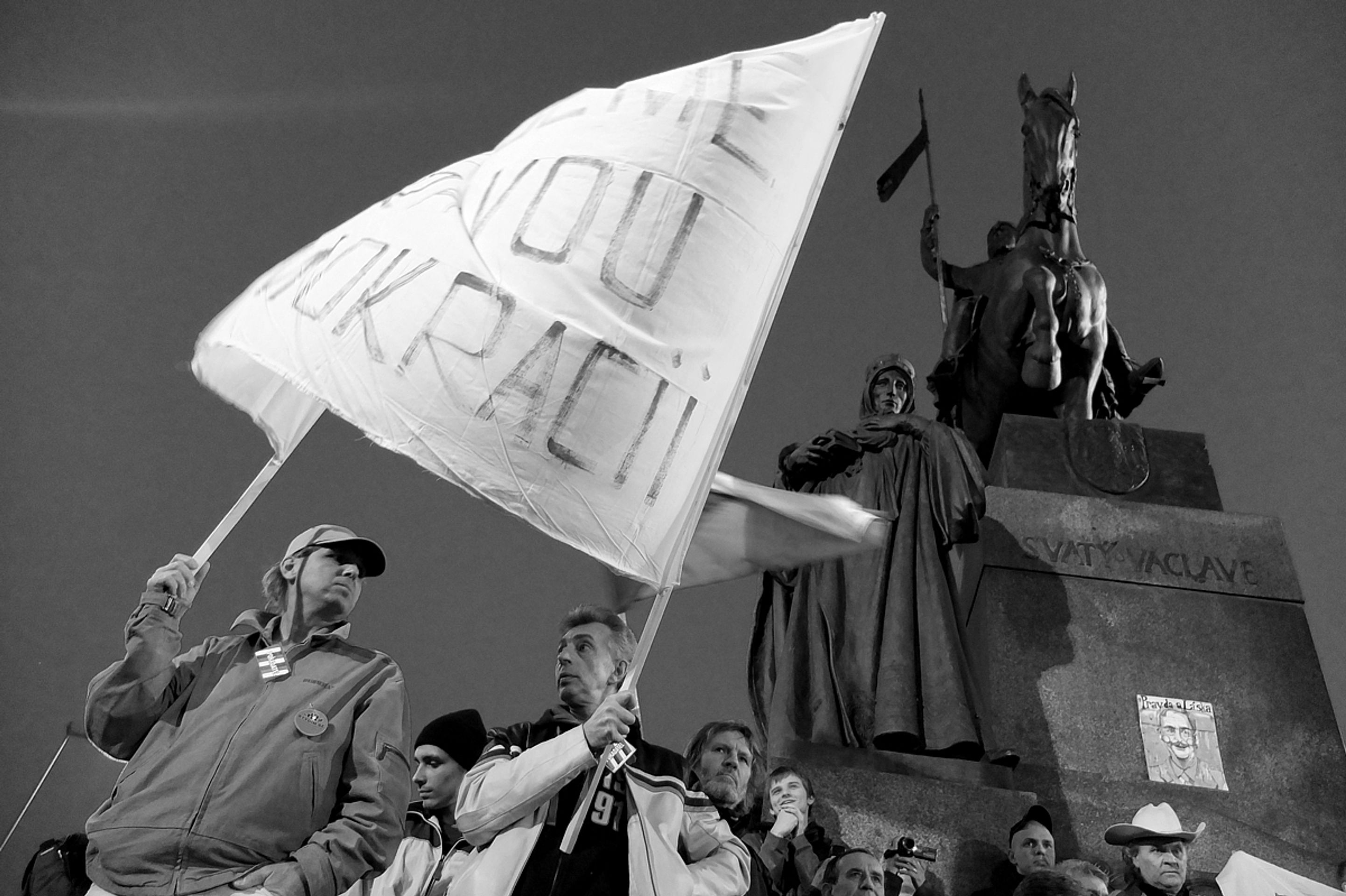 Demonstrace proti vládě - 3 - Demonstrace proti vládě (3/17)