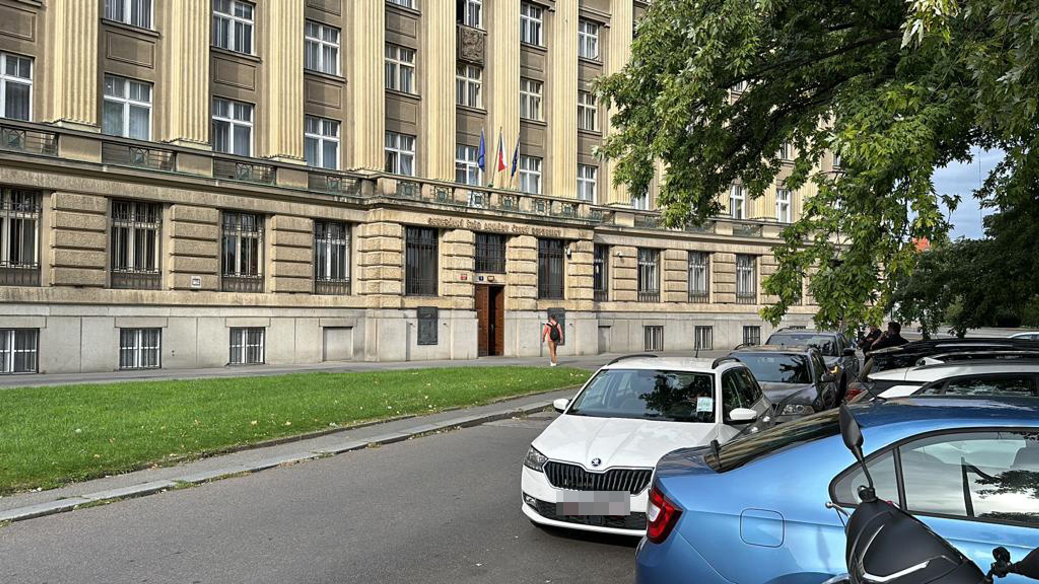 Zásah policie na generálním štábu - Zásah policie na generálním štábu (5/6)