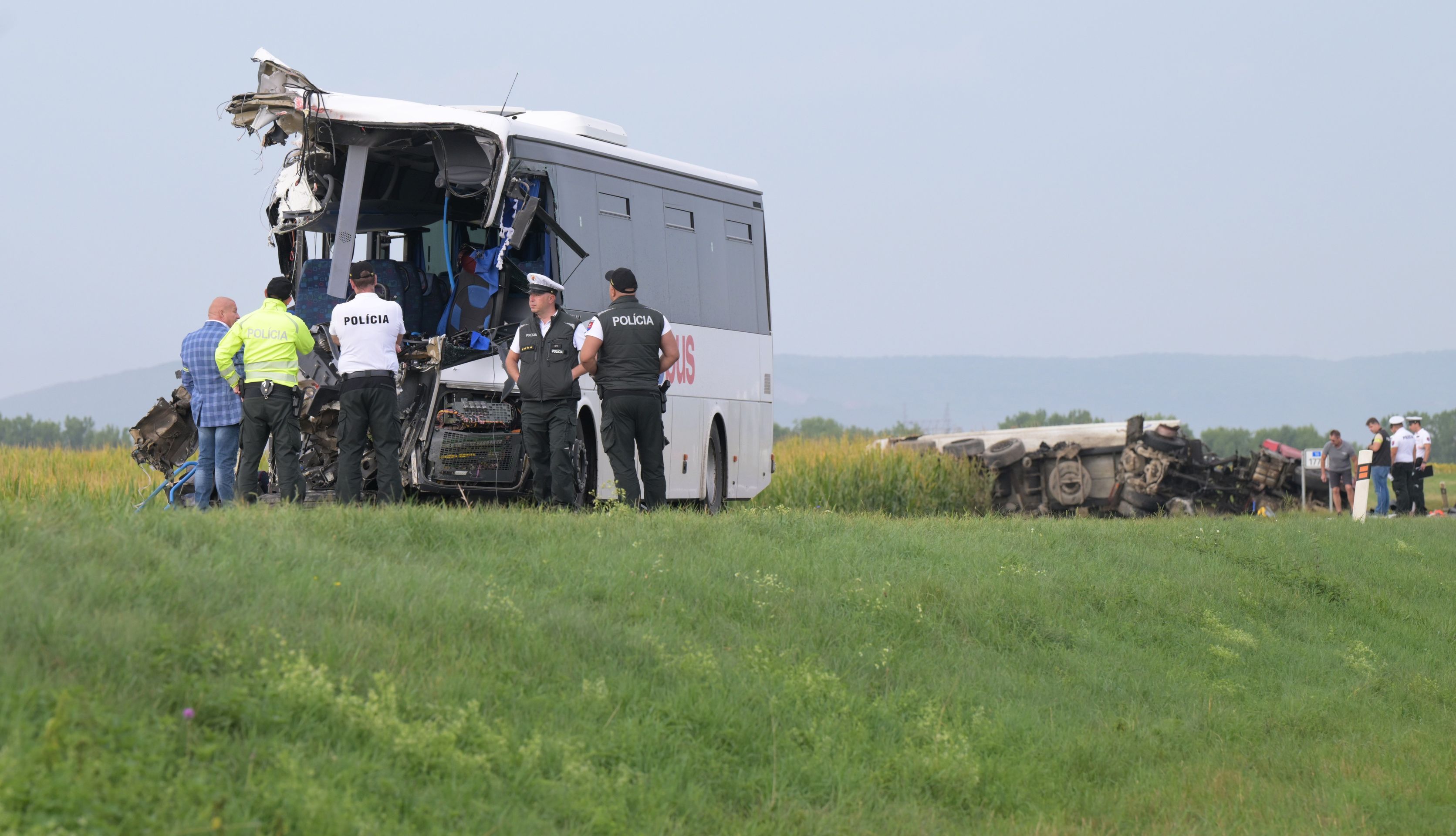 Srážka autobusu na Slovensku - Srážka autobusu a nákladního auta (4/10)