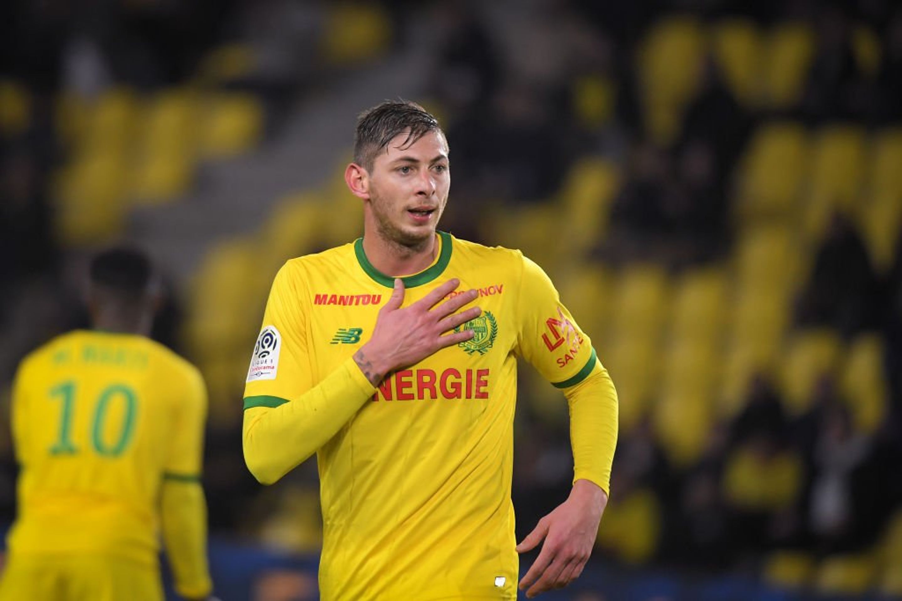 Emiliano Sala - GALERIE: Fena Nana čeká na Emiliana Salu (5/8)