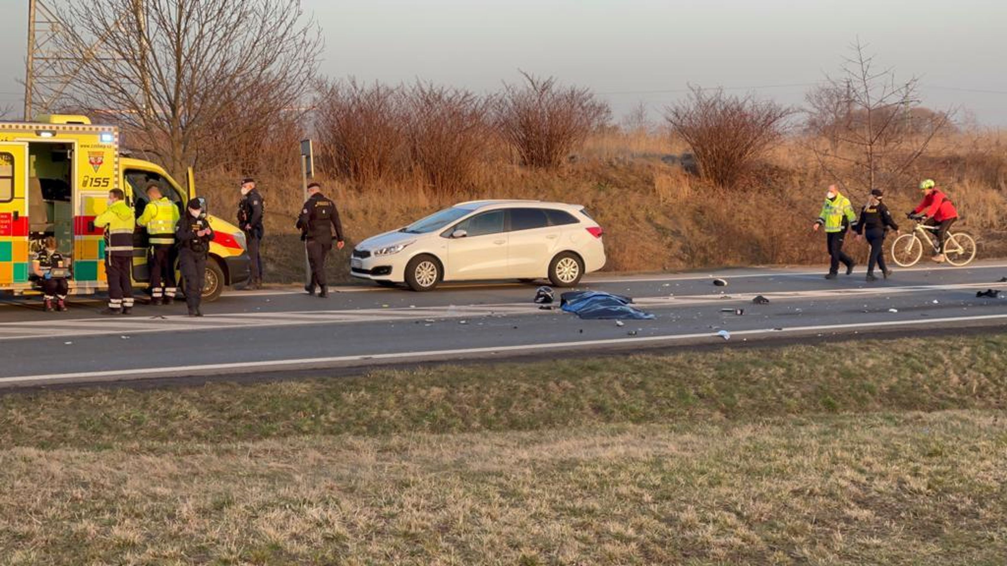 Smrtelná nehoda motorkáře a nákladního auta v Praze na Kunraticke spojce - 2 - GALERIE: Smrtelná nehoda motorkáře a nákladního auta v Praze na Kunraticke spojce (2/10)