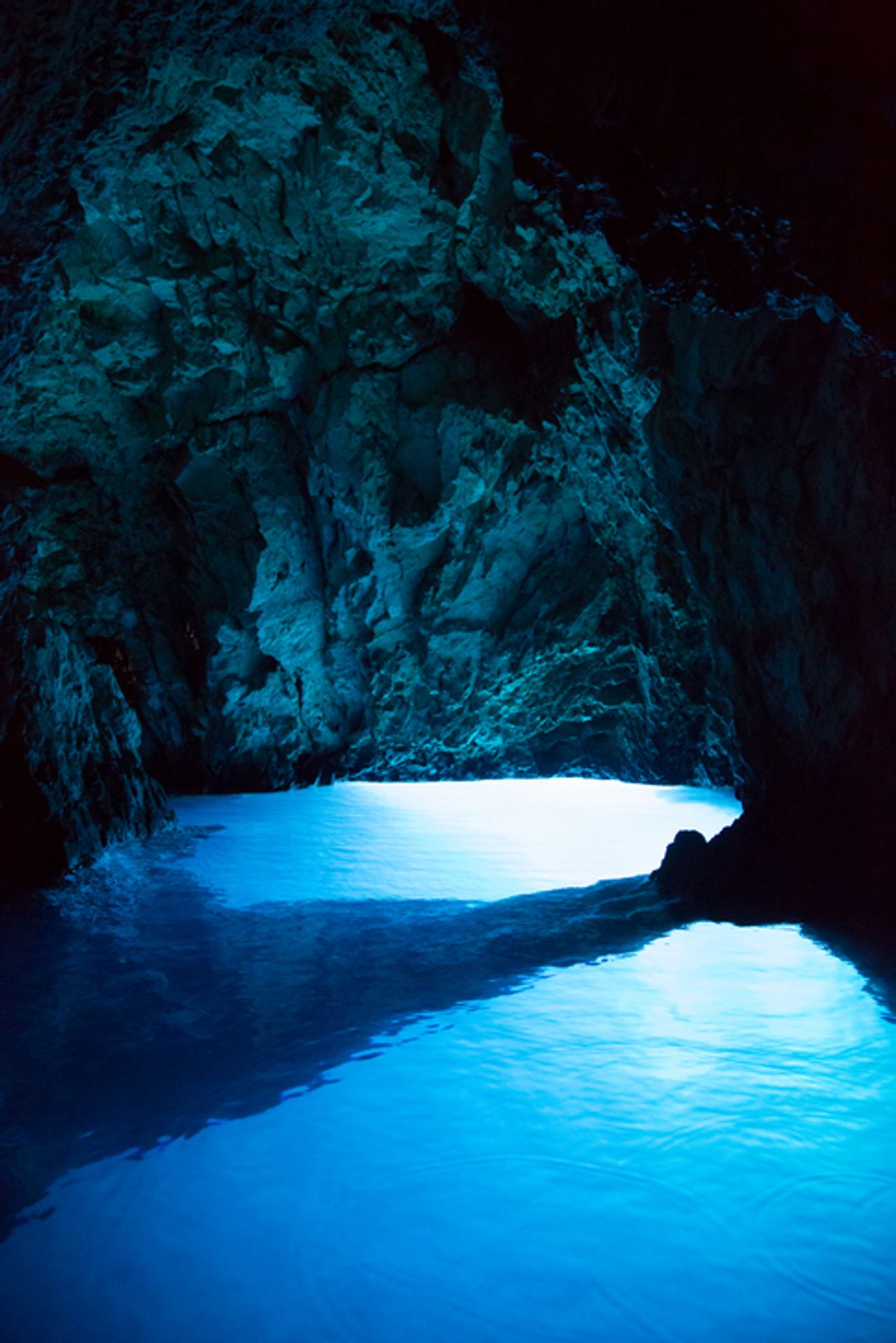 Nejkrásnější jeskyně - Blue Cave - Chorvatsko - GALERIE: Nejkrásnější jeskyně (3/10)