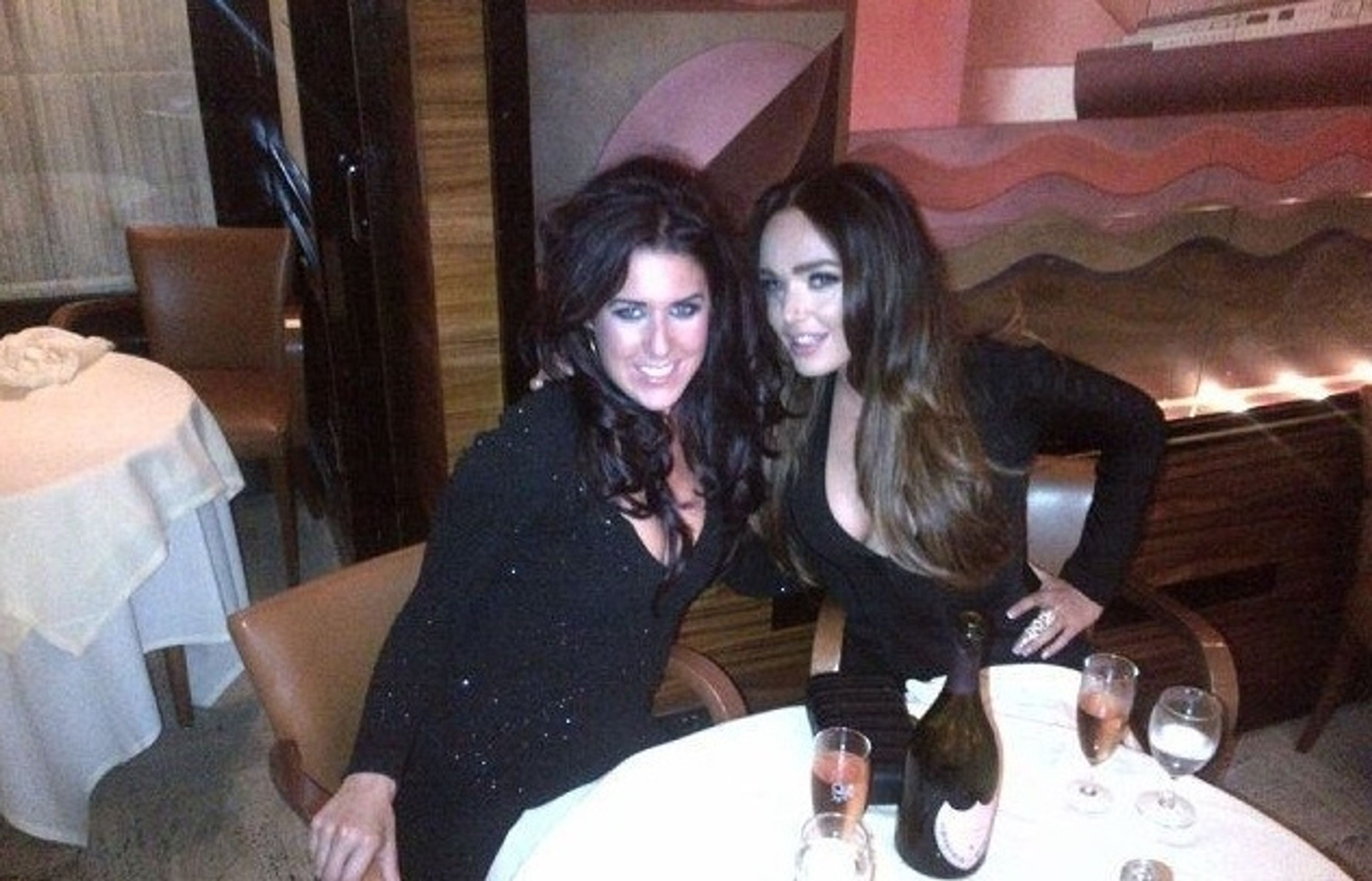 Tamara Ecclestone a její pařba v Londýně - 2 - GALERIE: Ta umí kalit! Sexy dcera šéfa F1 propila za pár hodin 900 tisíc (4/12)