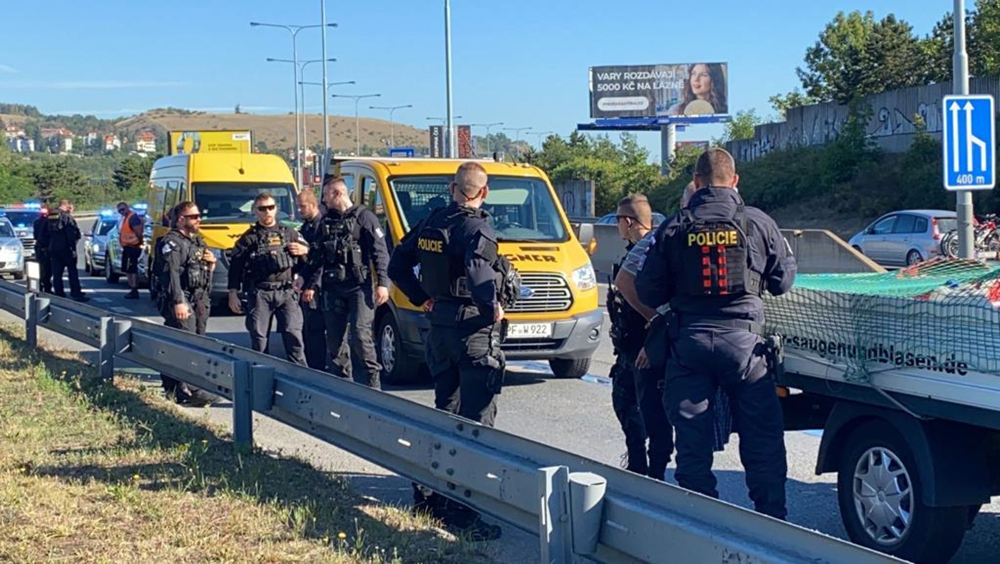 Policisté zadrželi kradené dodávky v Praze - 6 - GALERIE: Policie zadržela kradené dodávky (5/7)