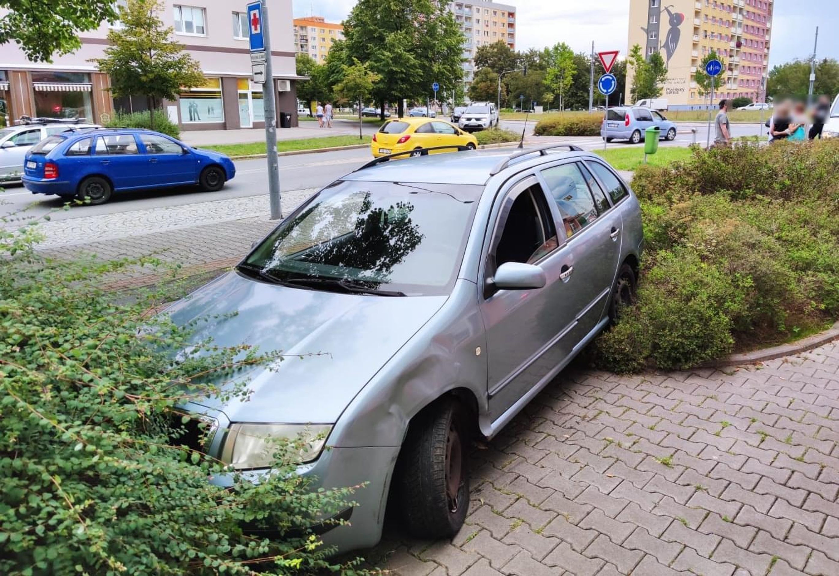 Srazil 15letou dívku na přechodu - 6 - GALERIE: Dívku v Plzni srazila škodovka (6/6)