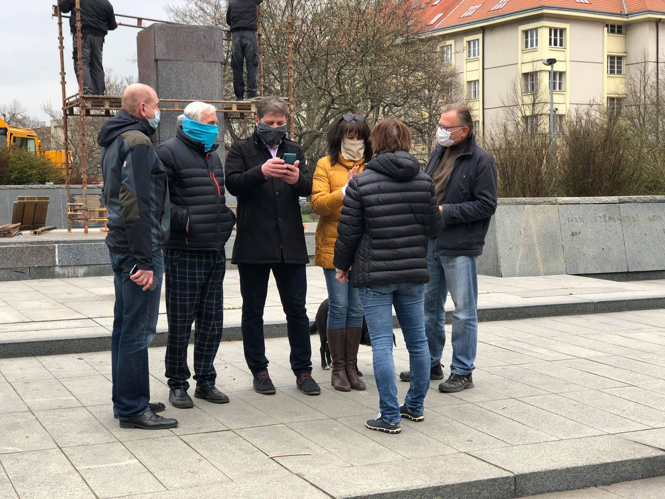 Odstranění pomníku maršála Koněva - GALERIE: Odstranění sochy maršála Koněva (11/14)