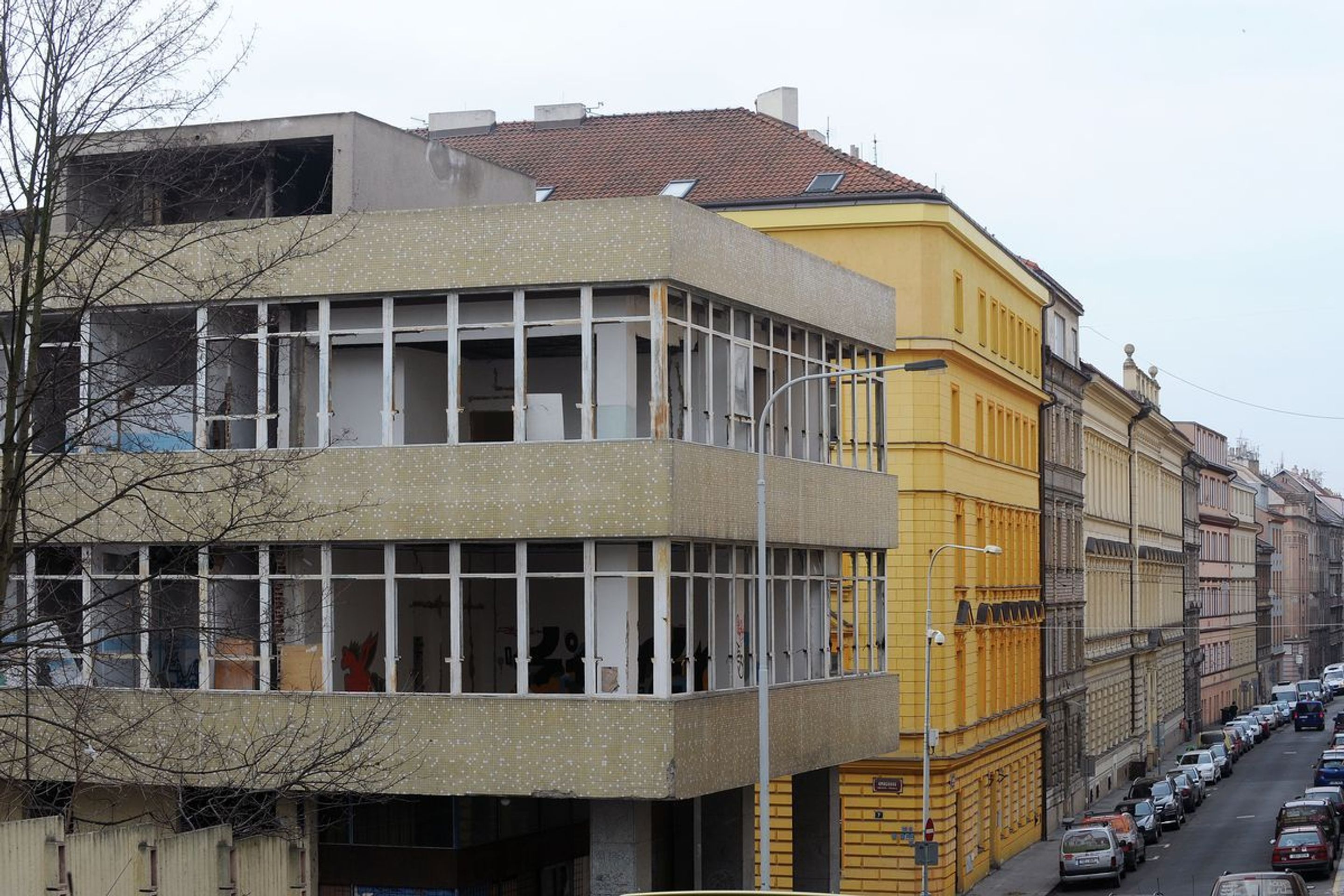 Tiskárna Grafická - 3 - GALERIE: Bývalá tiskárna v Grafické ulici dále chátrá (15/16)