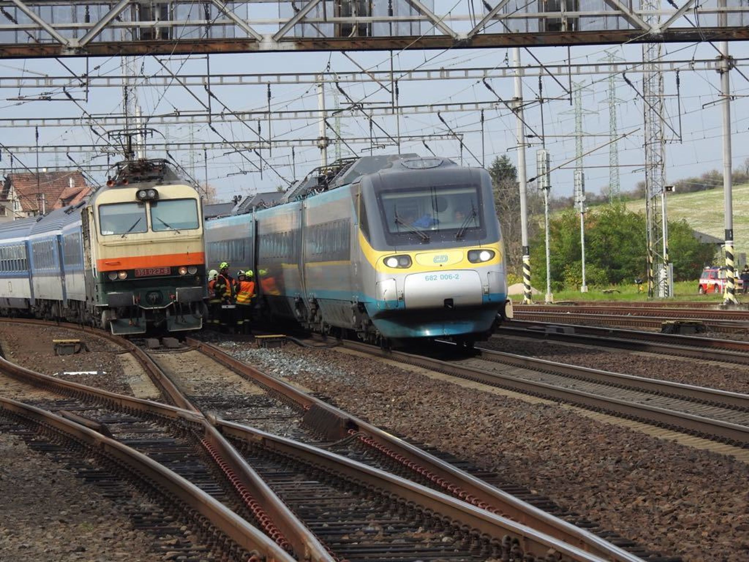 Evakuace vlaku Pendolino v Poříčanech - 1 - GALERIE: Evakuace vlaku Pendolino v Poříčanech (1/4)
