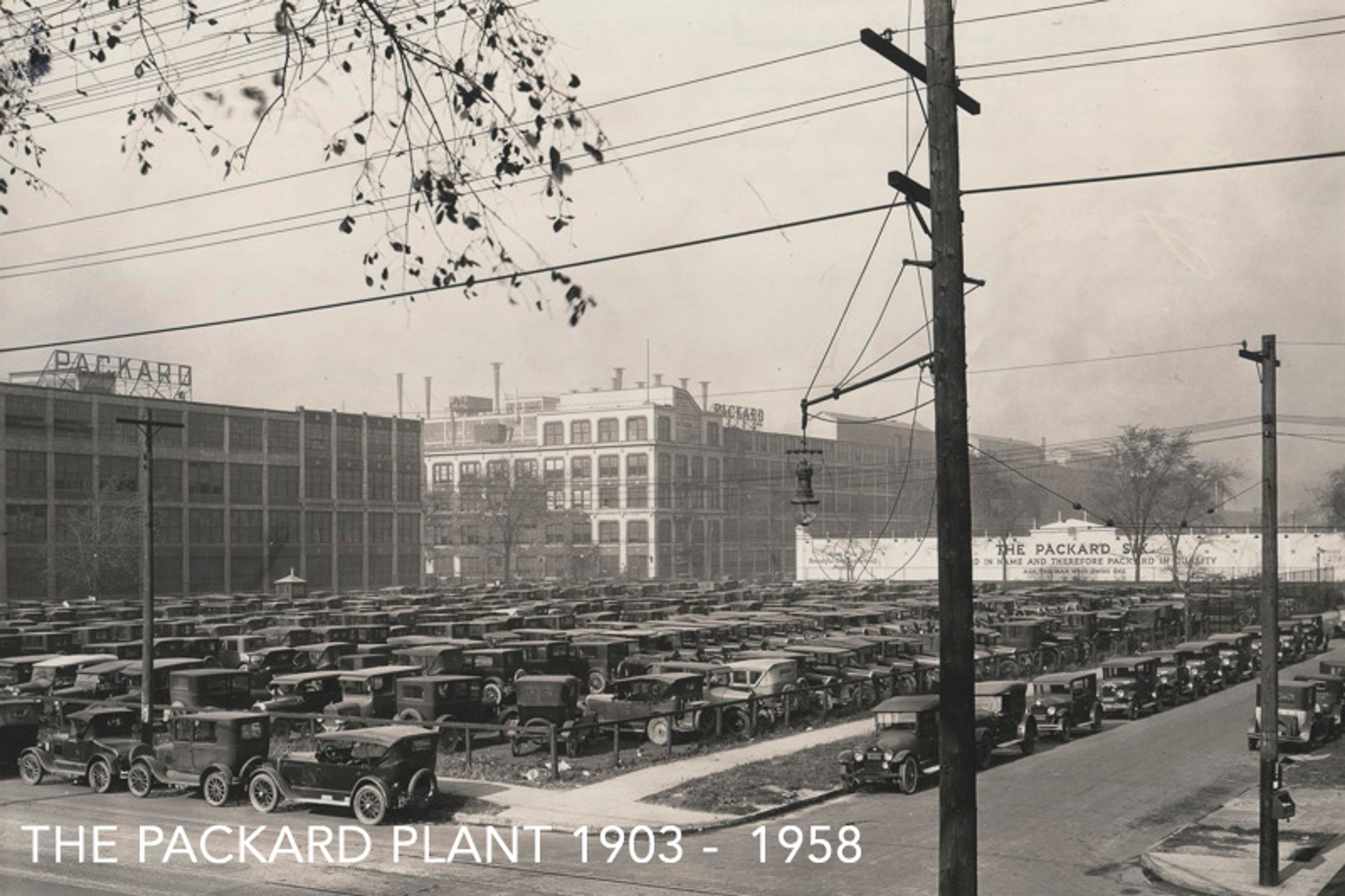 Packard Automotive Plant v Detroitu - Slavná obří továrna Packardu v Detroitu v dobách největší slávy a dnes (16/22)