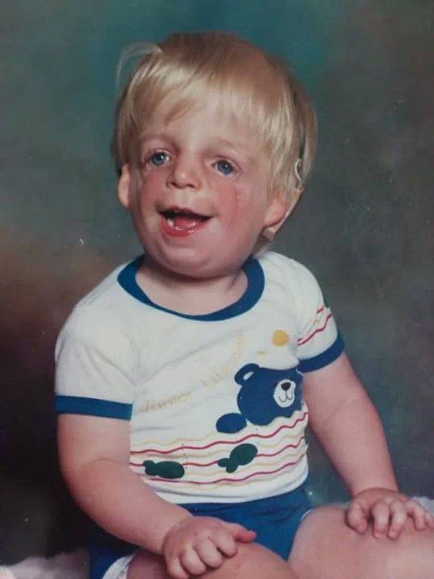 Jono Lancaster - 6 - Galerie: Jono Lancaster pomáhá dětem se stejným postižením (2/6)
