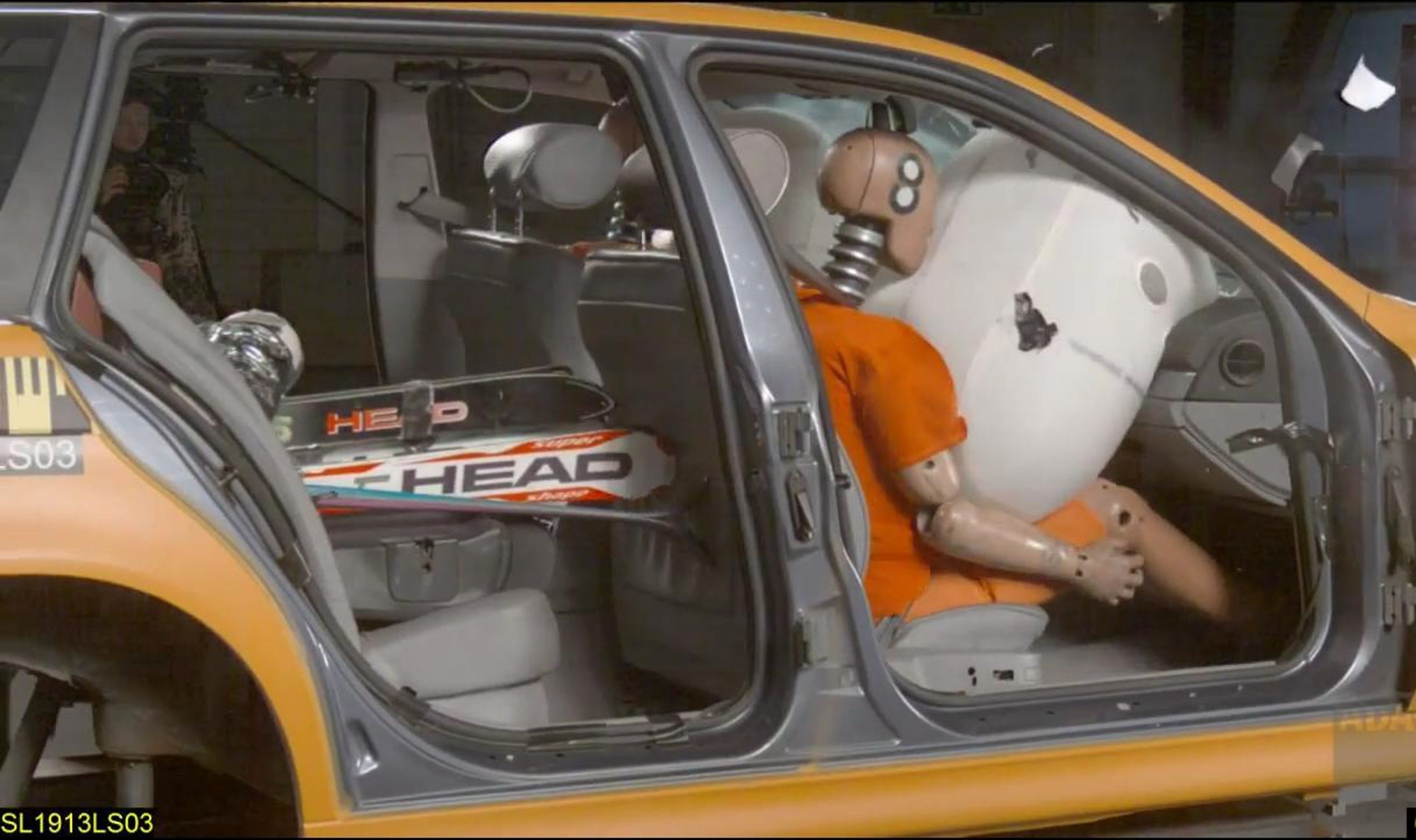 Crash test lyží v autě - 2 - GALERIE: Crash test lyží v autě (13/17)