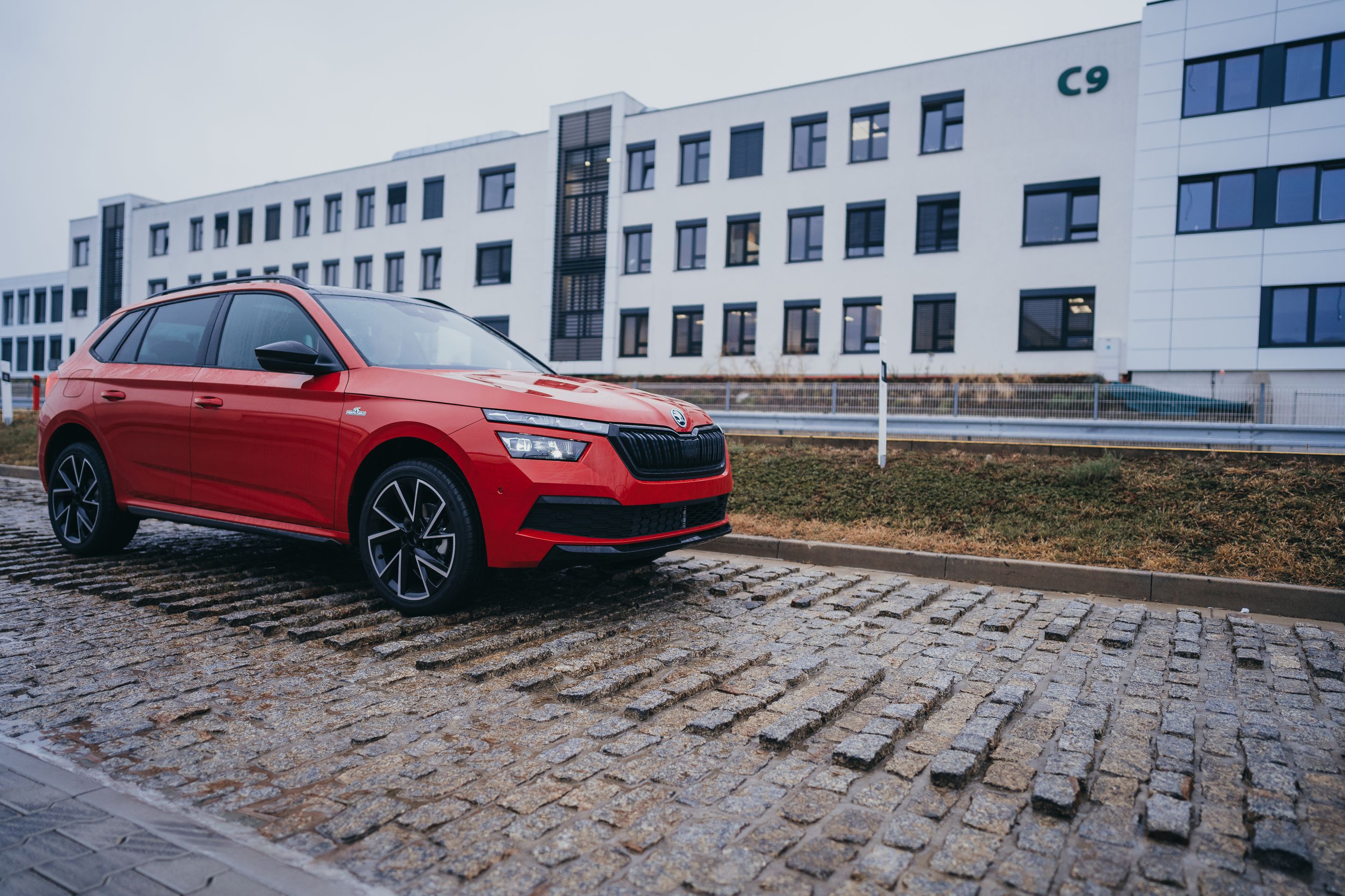 Zkušební polygon Škoda Auto v Mladé Boleslavi - Speciální polygon, na kterém se testují nové škodovky v Mladé Boleslavi (4/6)