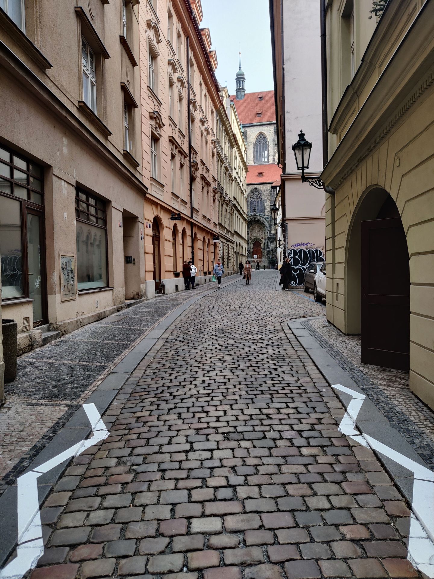 Týnská ulička - Dopravní značení v Týnské uličce (3/5)