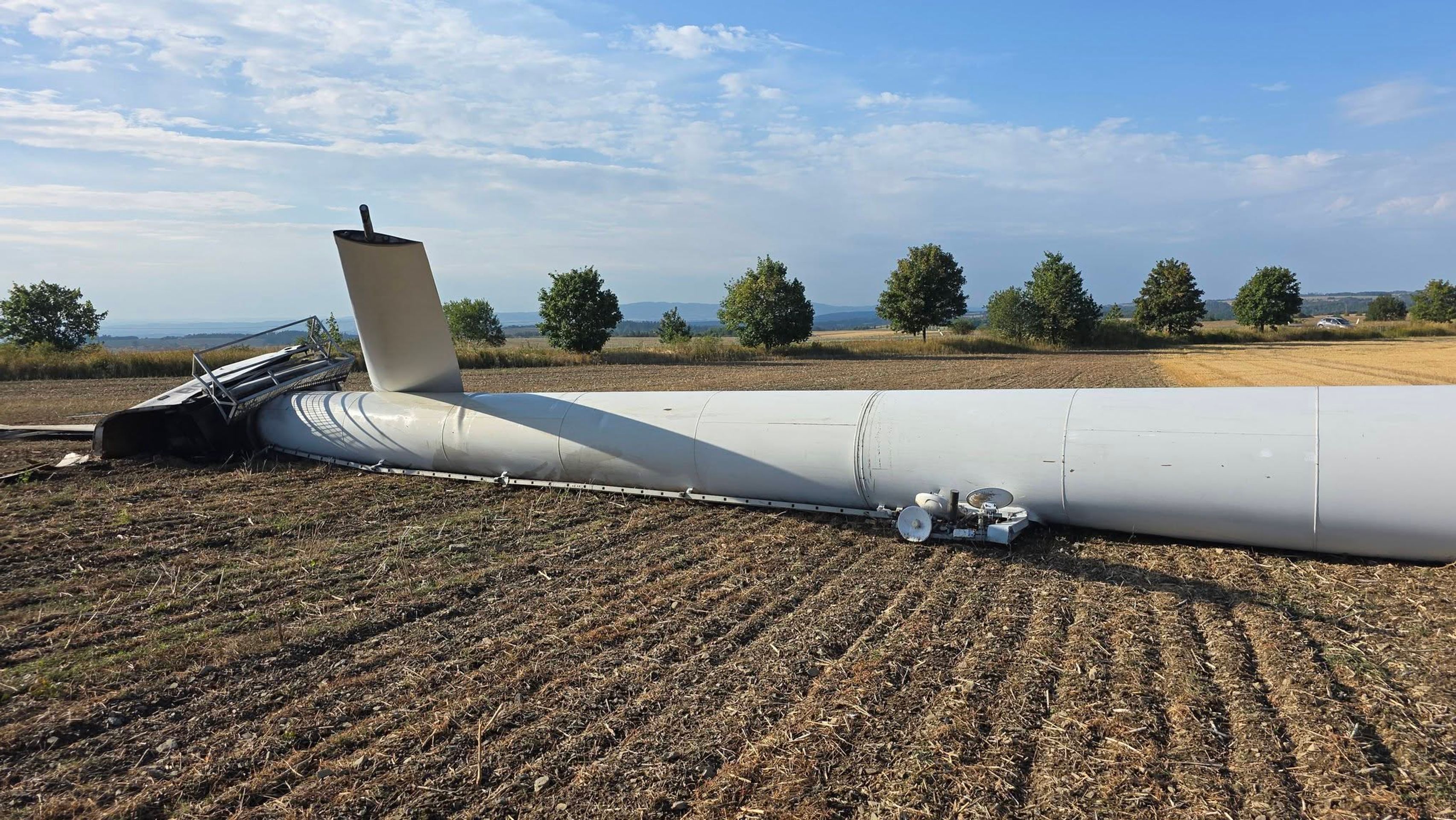 Pád větrné elektrárny na Potštátsku - Pád větrné elektrárny na Potštátsku (3/6)