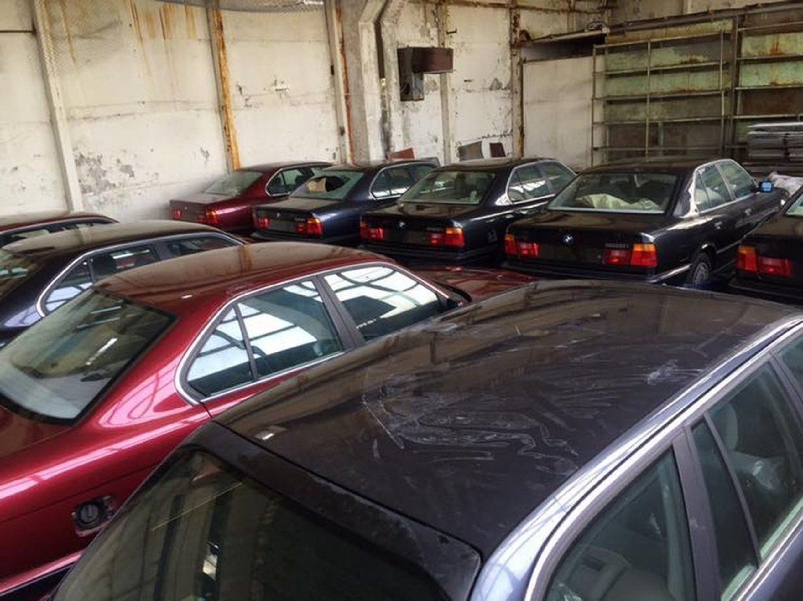Sklad 25 let ukrýval 11 vozů BMW řady 5 - 36 - Fotogalerie: V bulharském skladu se 25 let skrýval poklad (2/16)