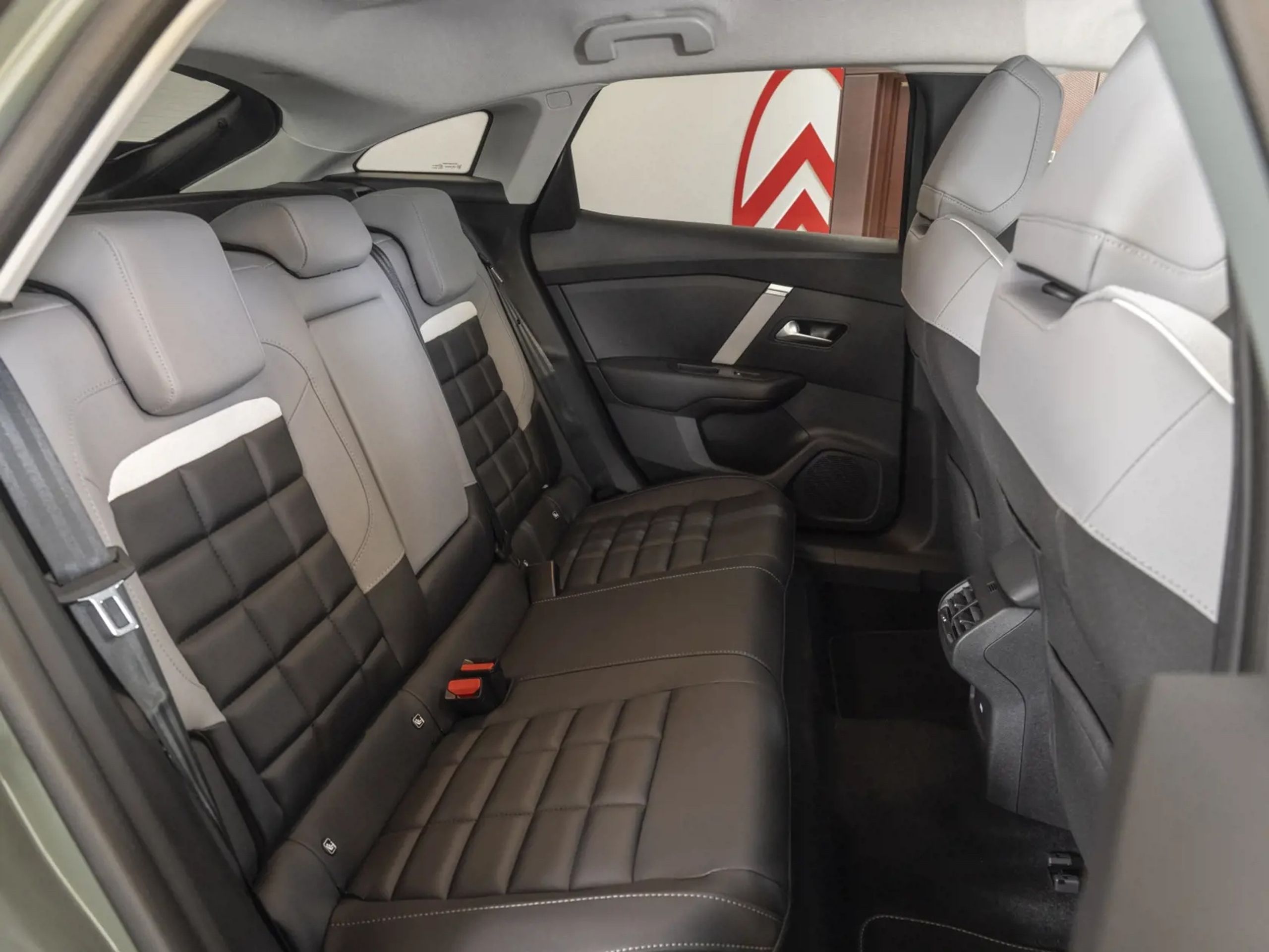 Citroëny C4 a C4 X - Citroëny C4 a C4 X (10/14)