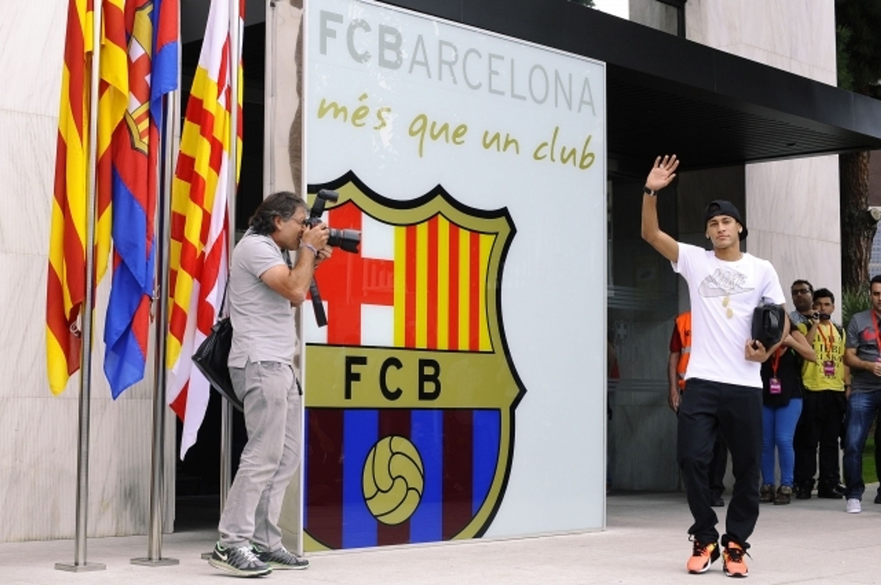 Neymar dorazil do Barcelony - 1 - GALERIE: Neymar dorazil do Barcelony (15/15)