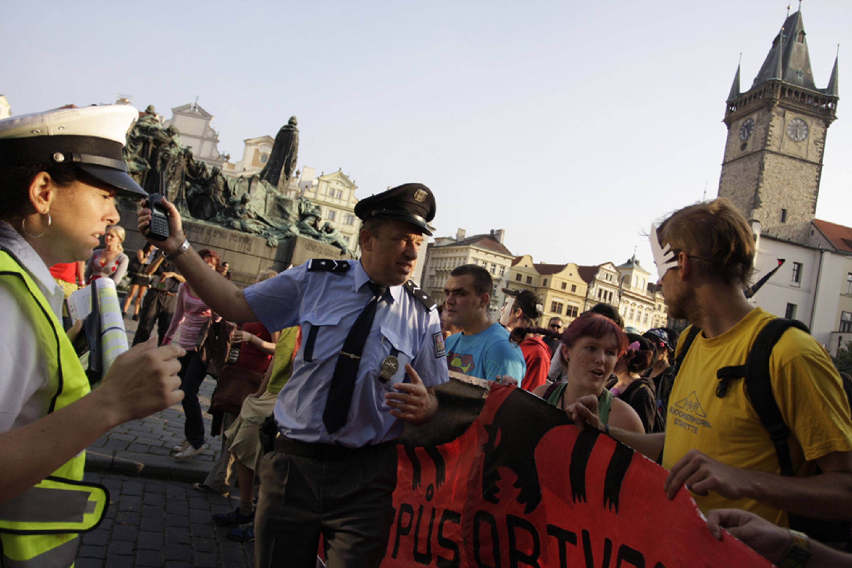 Na 1500 squaterů dovádělo v centru Prahy-22 - Na 1500 squaterů dovádělo v centru Prahy (22/39)
