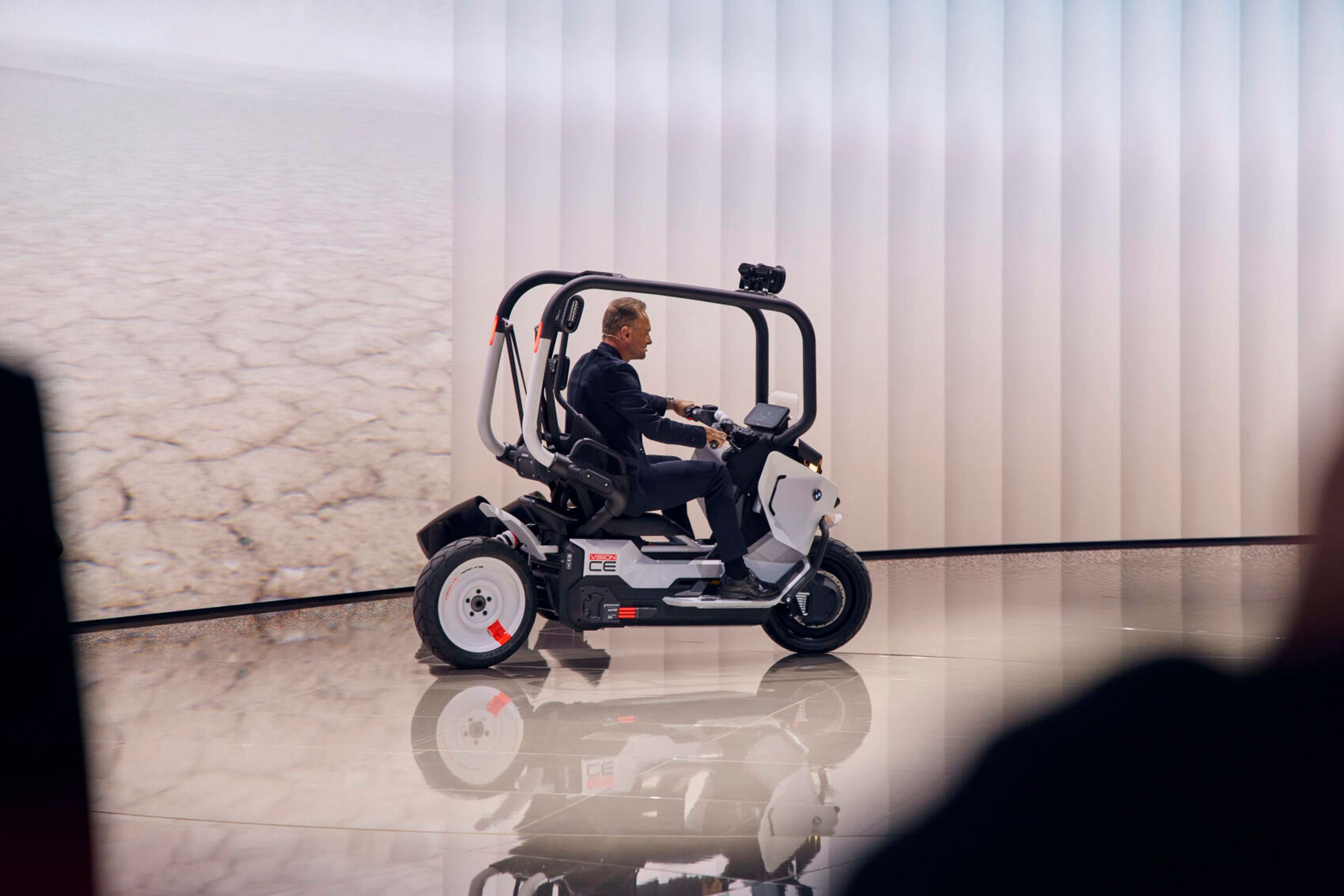 Šéf motorkářské divize BMW Motorrad Markus Flasch - Autosalon v Mnichově ukazuje budoucnost automobilového průmyslu (32/37)