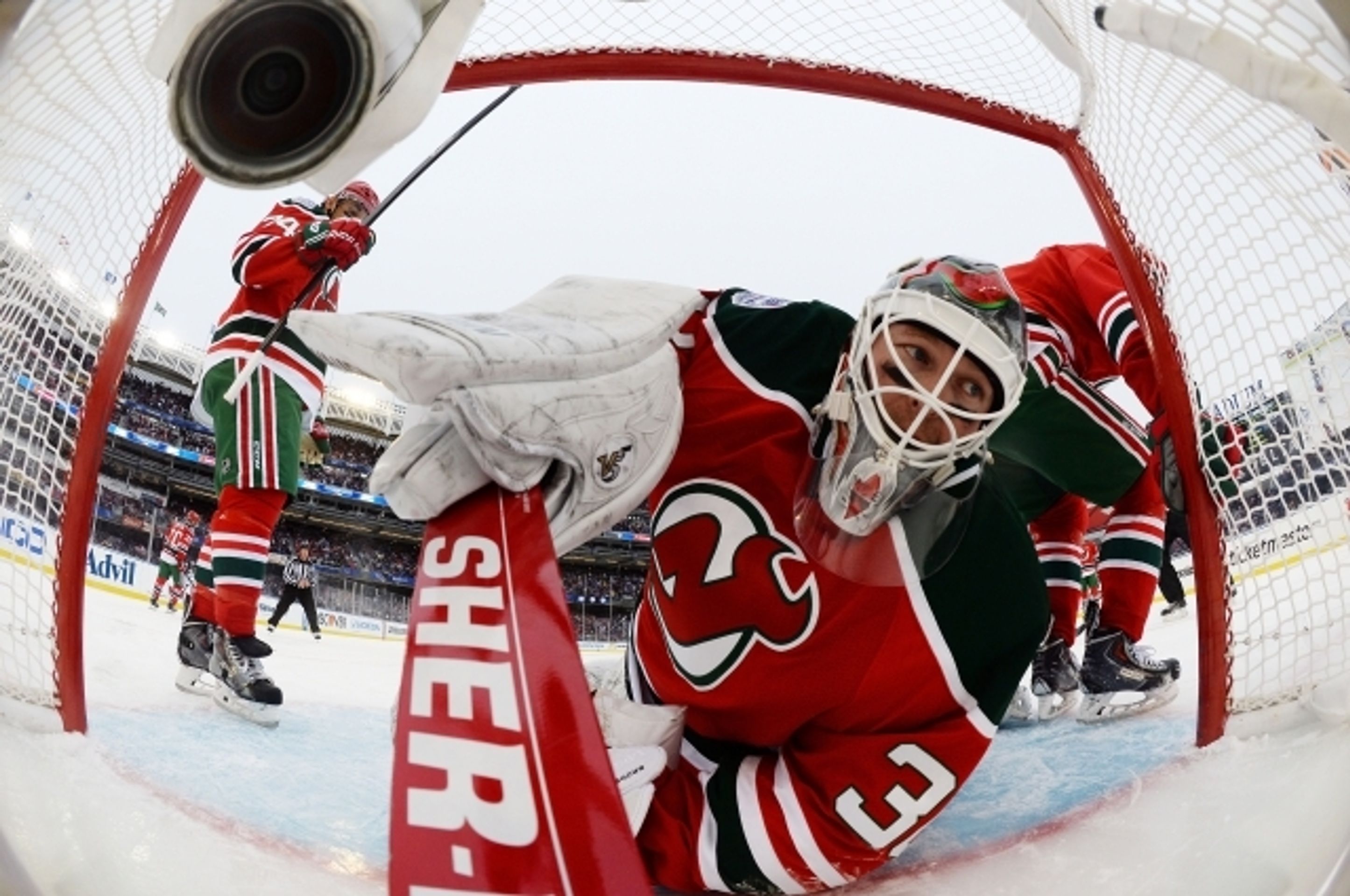 NHL na Yankee Stadium: Devils vs. Rangers - 15 - GALERIE: NHL na stadionu Yankees: Devils - Rangers (16/22)