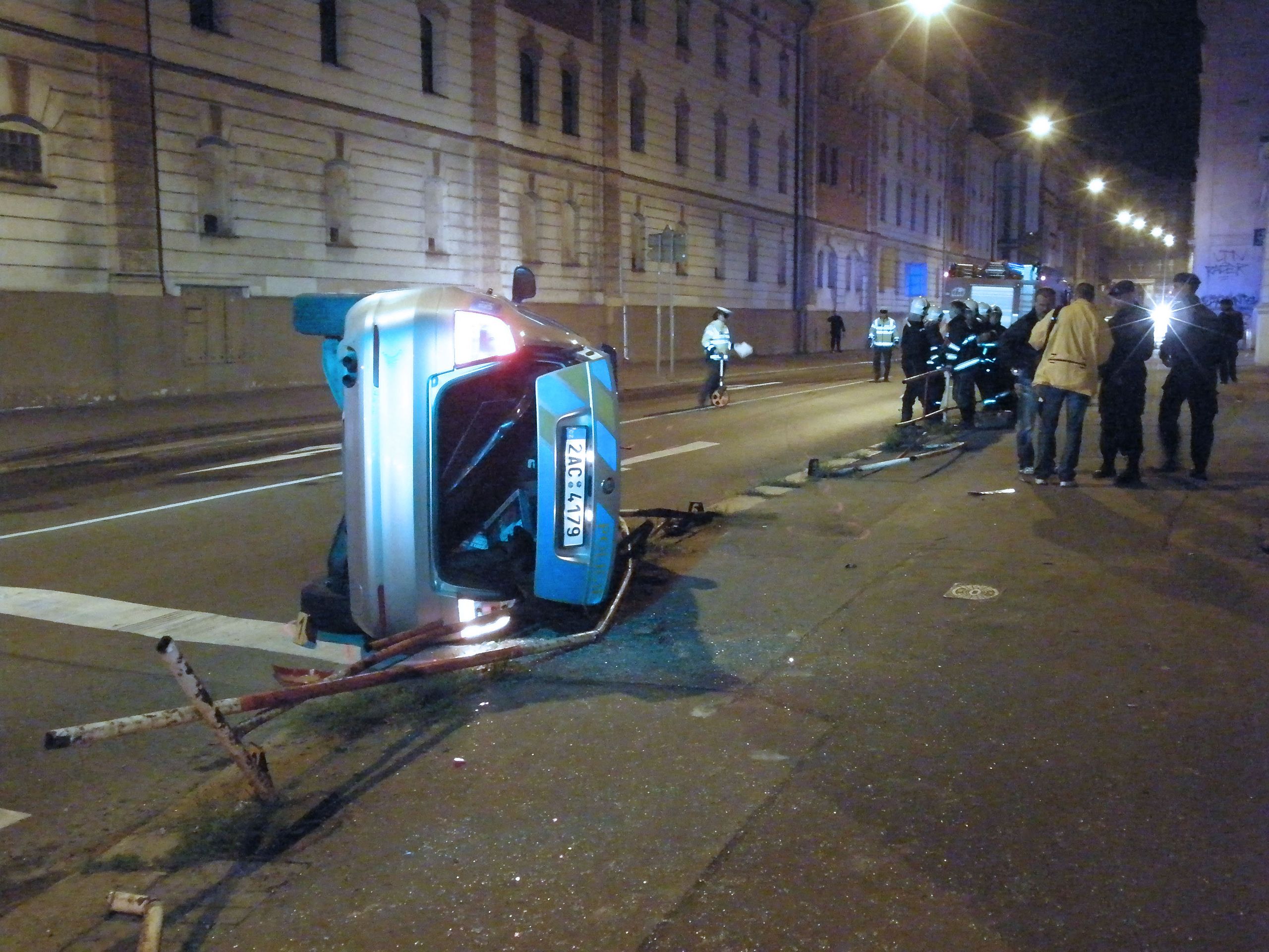 Nehoda policistů na Smíchově - 4 - Nehoda policistů na Smíchově (3/7)