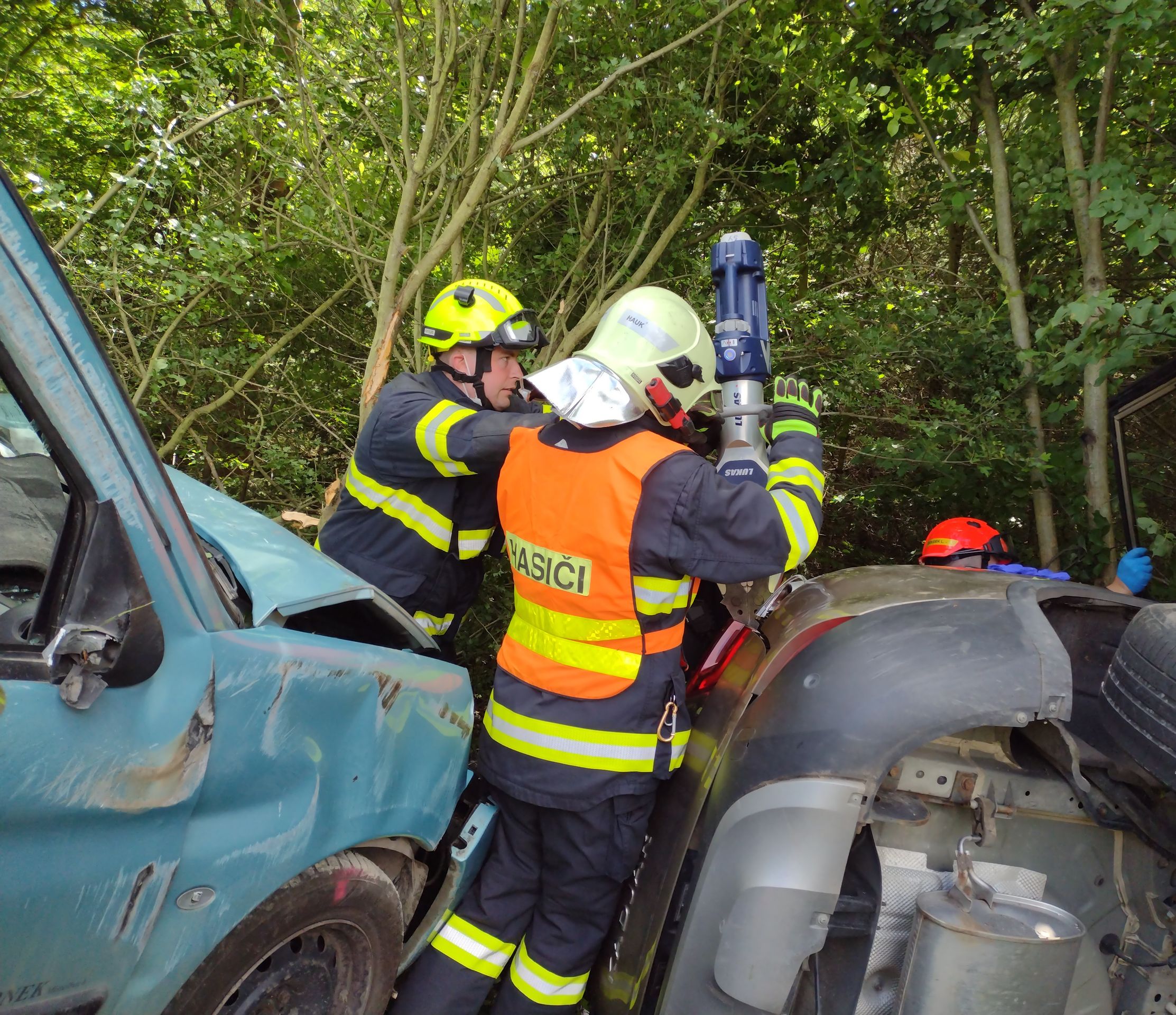 Na Svitavsku havaroval osobní automobil s přívěsem - Na Svitavsku havarovalo auto s přívěsem (4/4)