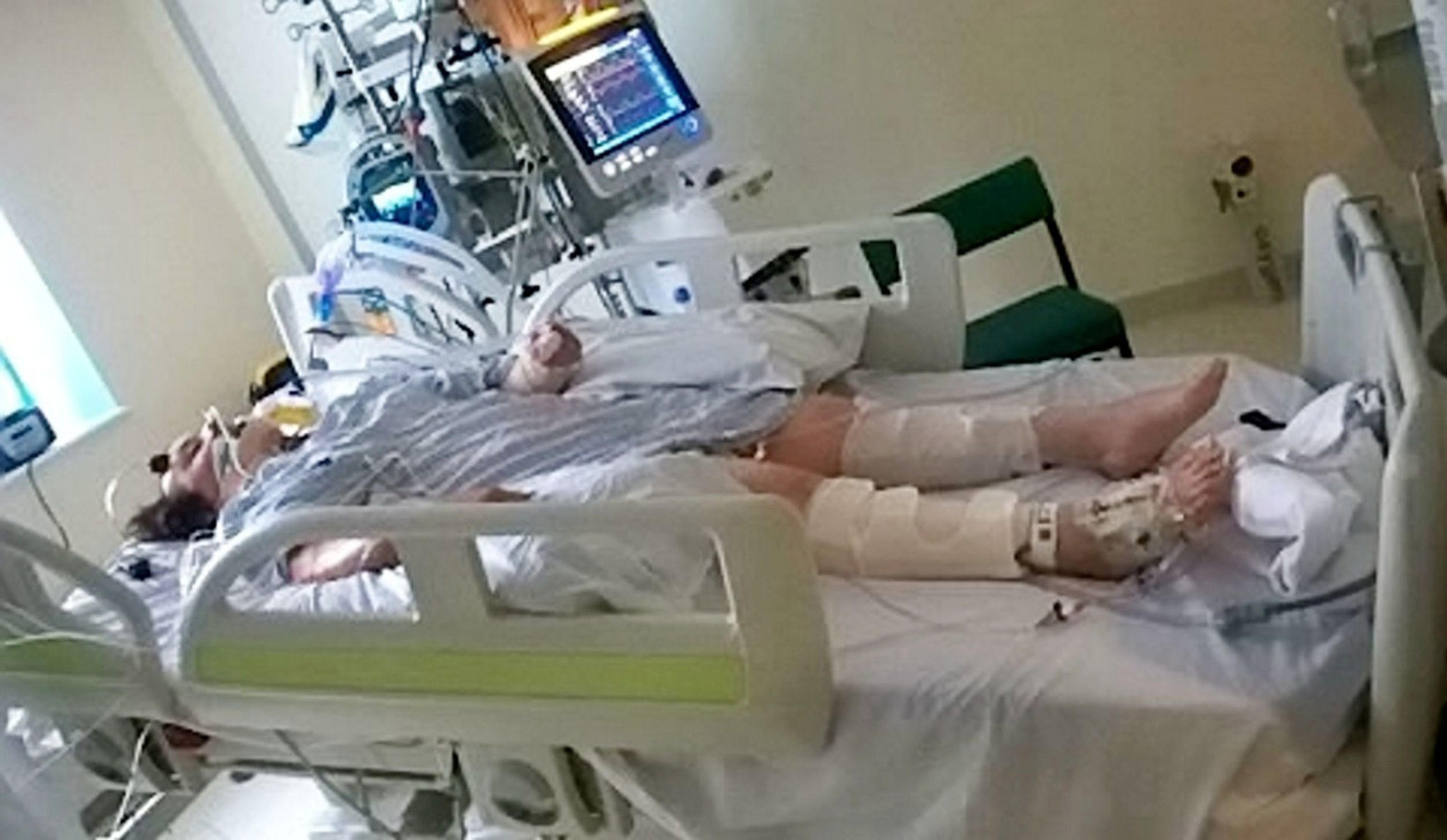 Dívka v kómatu se probudila jen chvíli před tím, než ji odpojili od přístrojů - 3 - GALERIE: Sam Hemming (3/5)