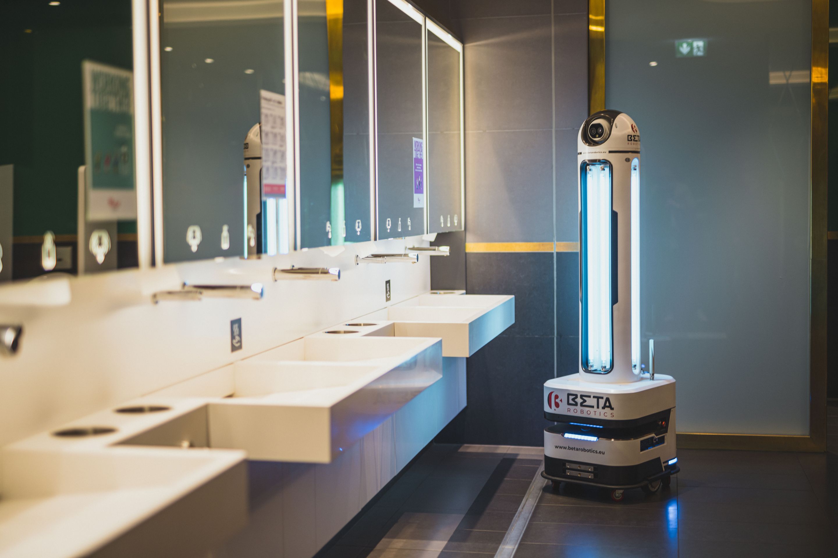 Robot v OC Chodov - 9 - GALERIE: Testování robota (6/9)