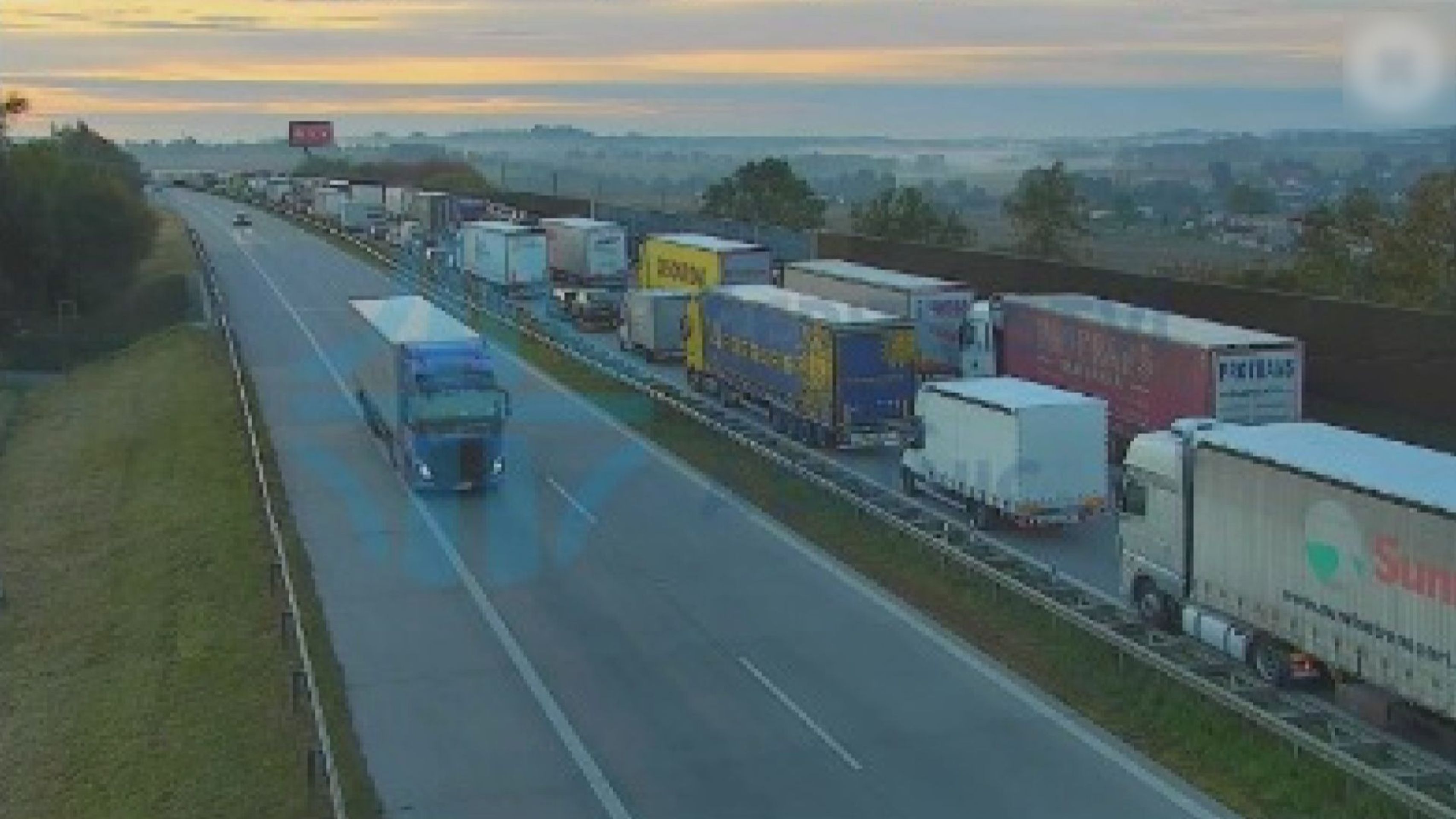 Dopravní kolaps na dálnici D1, ve směru na Brno stojí - Dopravní kolaps na dálnici D1, ve směru na Brno stojí (5/5)