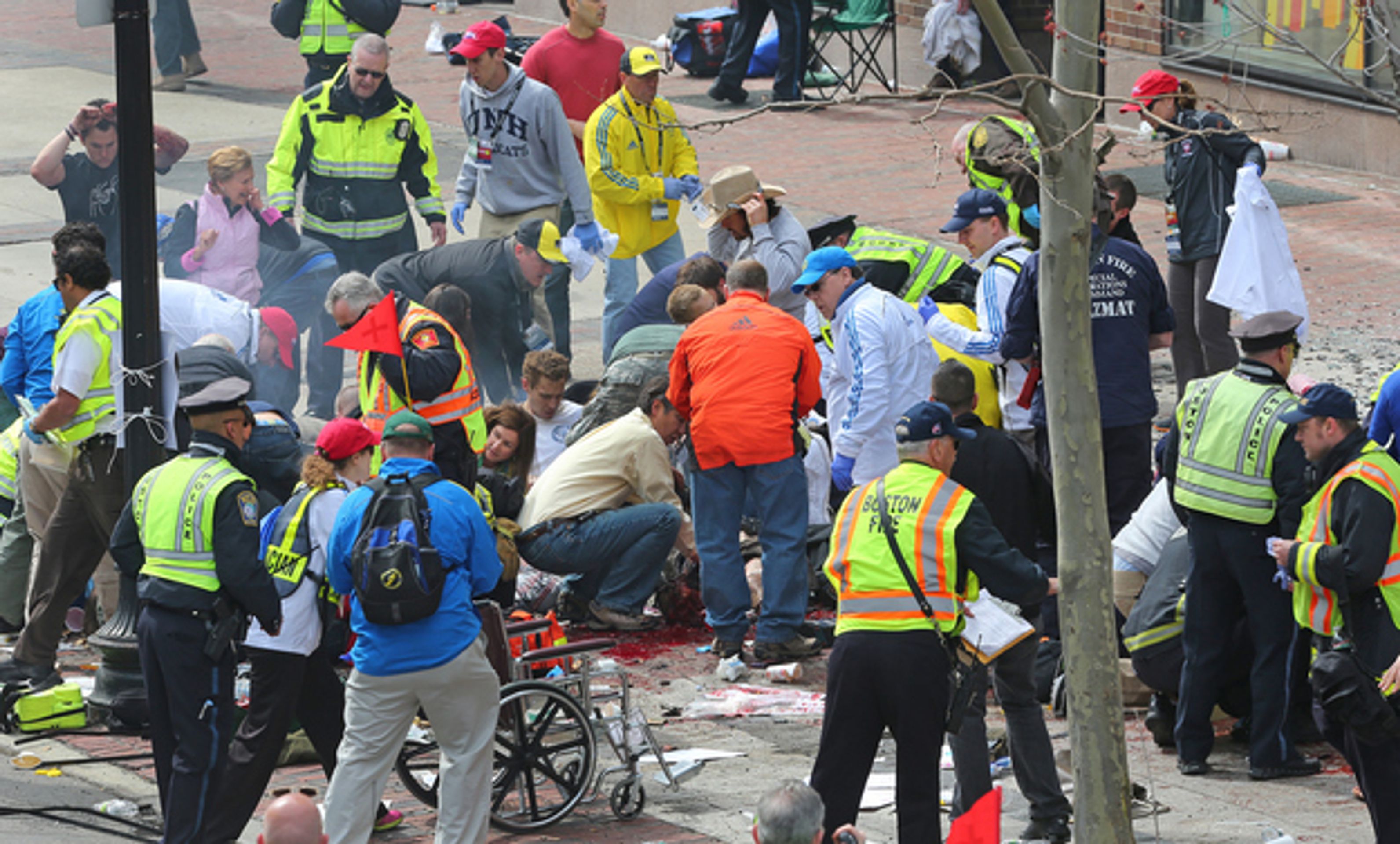 Výbuchy na maratonu v Bostonu krvavě zraňovaly - 12 - GALERIE: Výbuchy na maratonu v Bostonu (5/20)