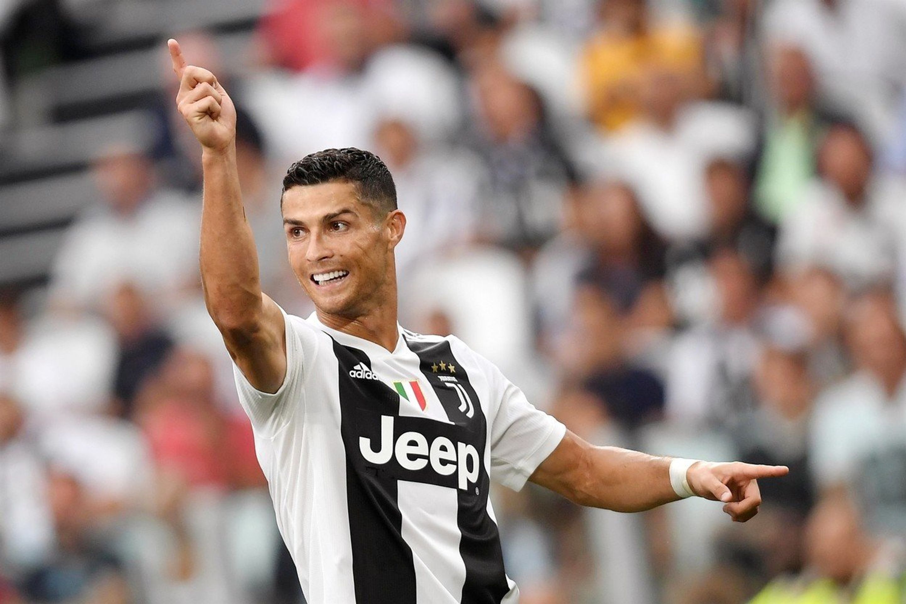 Cristiano Ronaldo - GALERIE: Cristiano Ronaldo se poprvé trefil v dresu Juventusu (4/4)