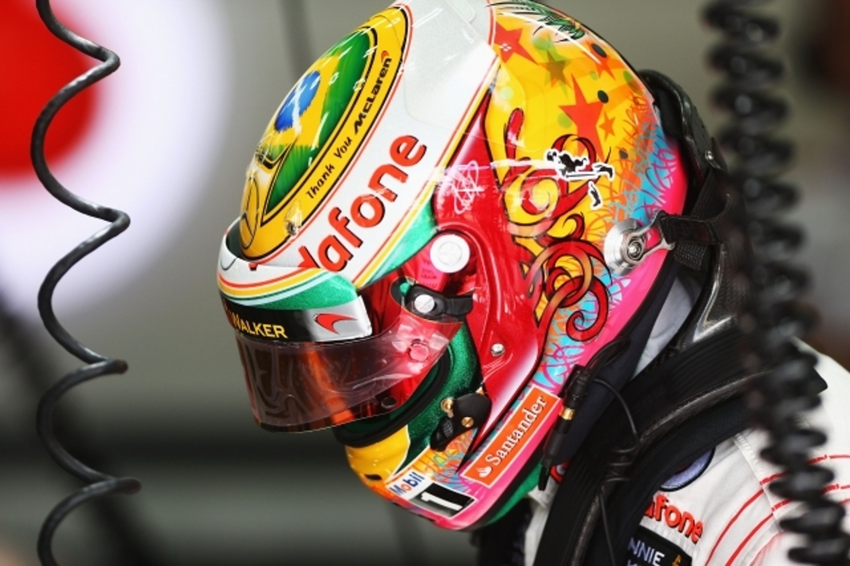 Hamilton a jeho brazilská přilba - 1 - GALERIE: Hamilton a jeho brazilská přilba (1/7)