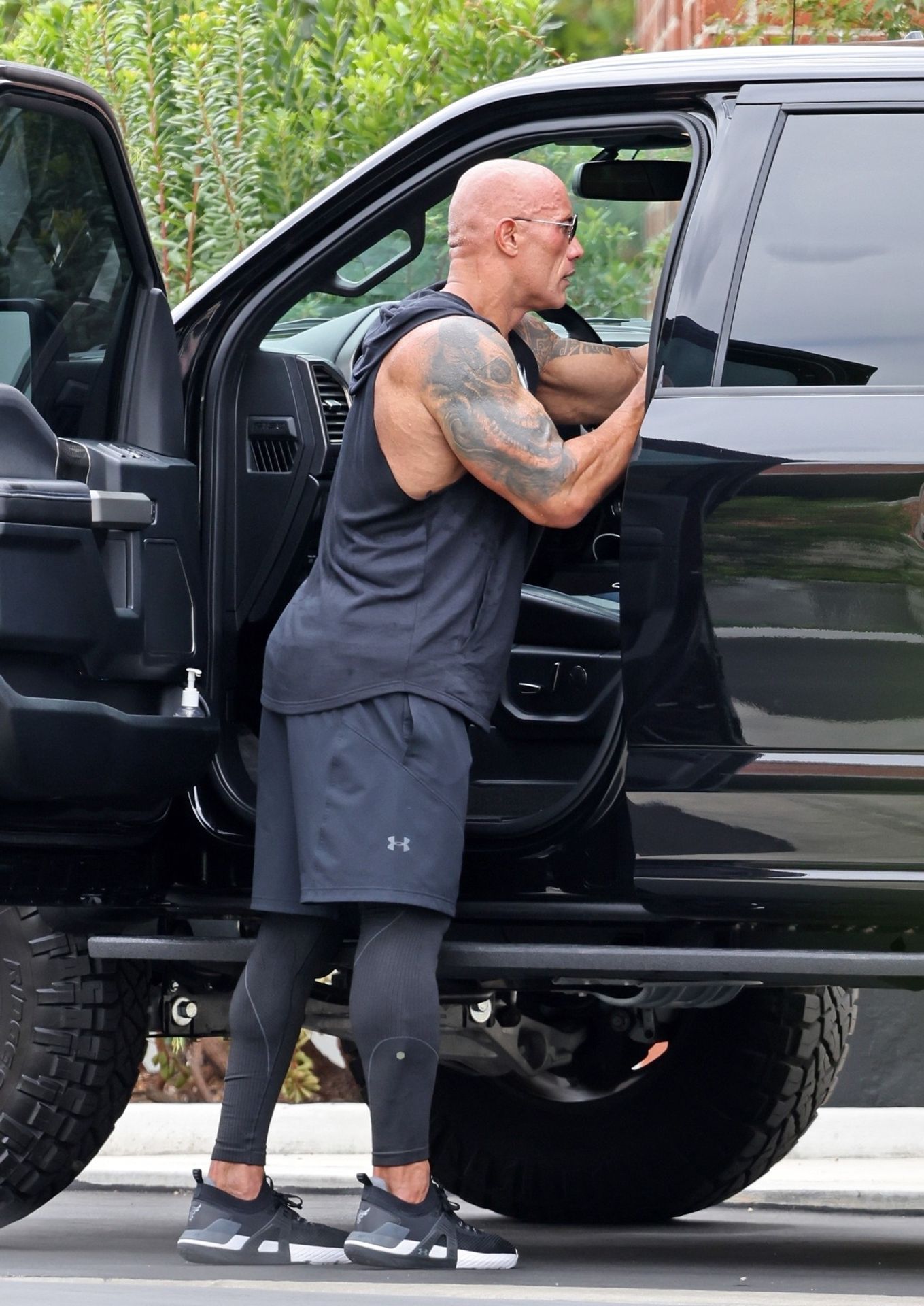 Dwayne Johnson - Hennessey VelociRaptor V8 - Auta známých osobností (14/21)