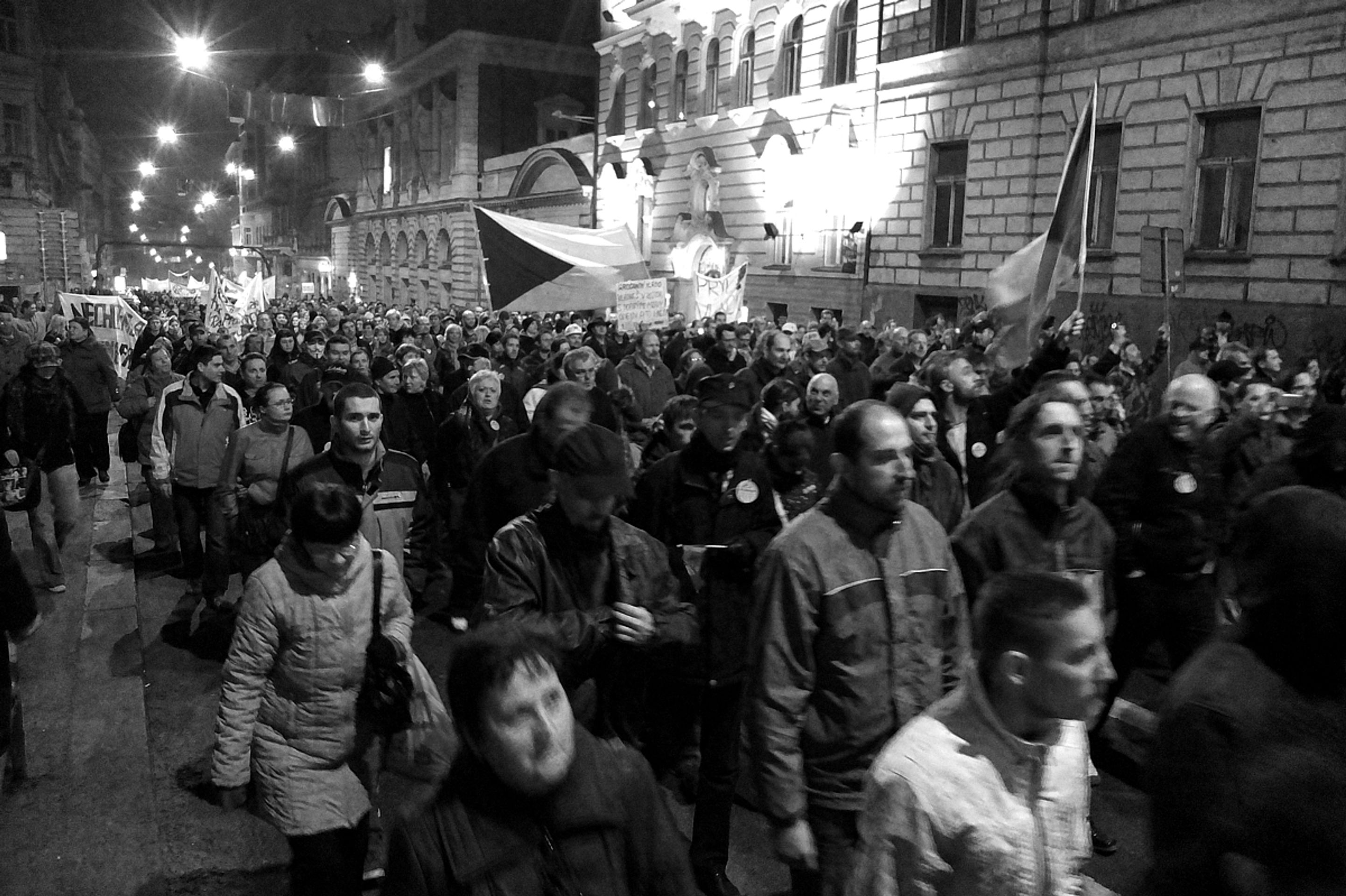Demonstrace proti vládě - 10 - Demonstrace proti vládě (10/17)