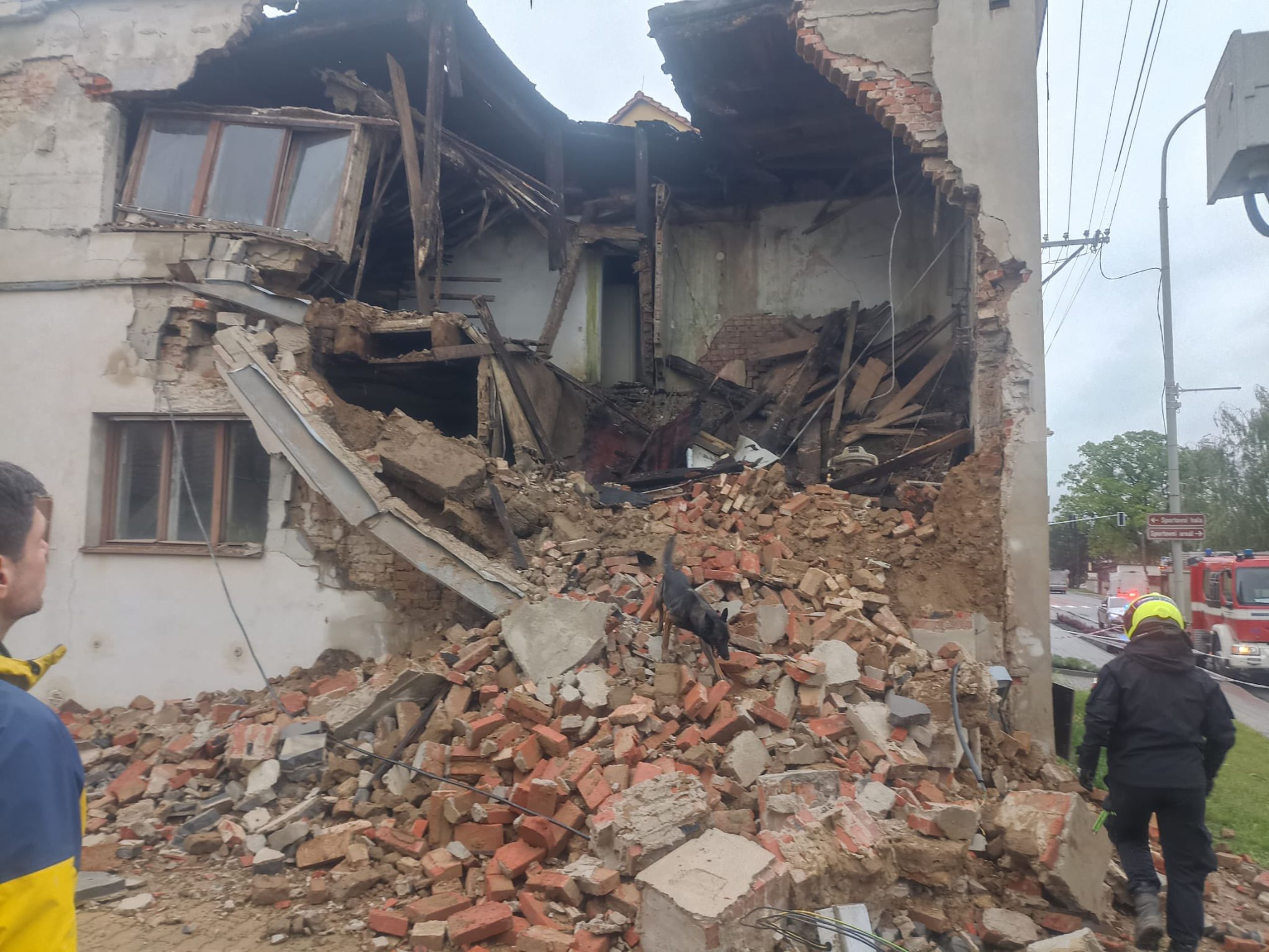 Déšť poškodil statiku domu, Zlínsko - Déšť a povodně (1/16)