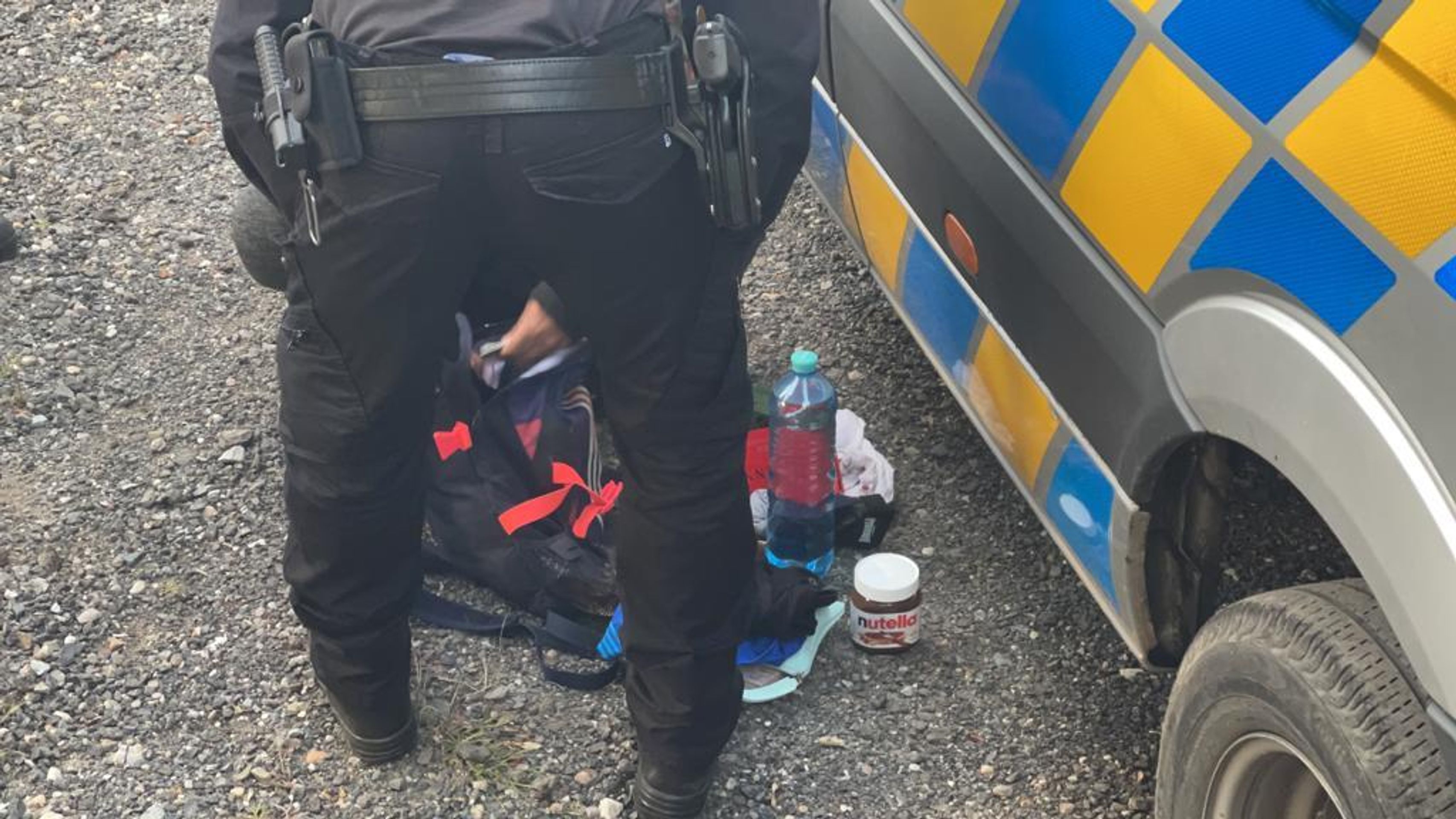 Dodávka s migranty ujížděla policii - 3 - GALERIE: Migranti utíkali před policií (24/26)