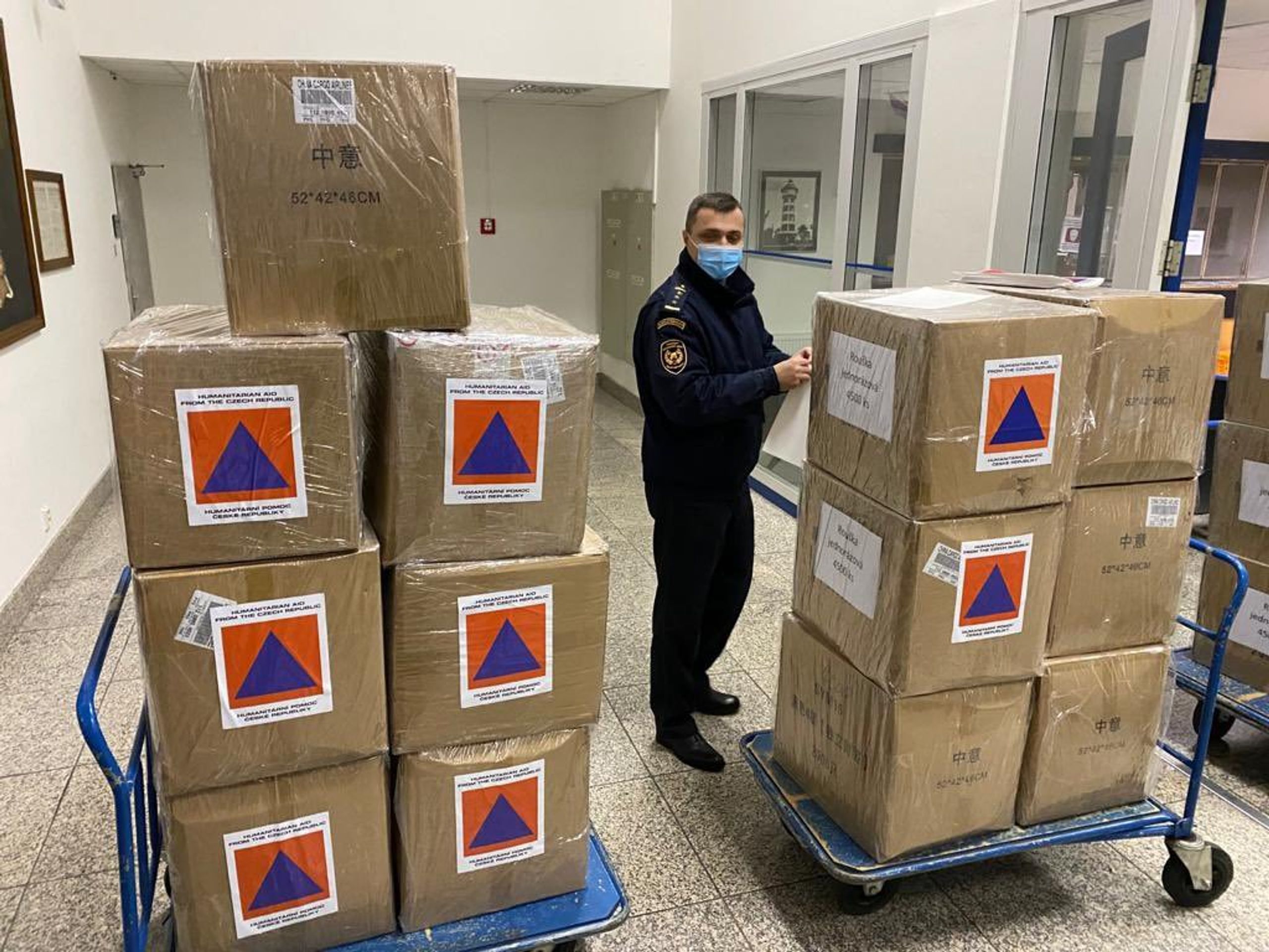 Humanitární pomoc pro Arménii na letišti v Kbelích - 2 - GALERIE: Humanitární pomoc pro Arménii na letišti v Kbelích (2/4)