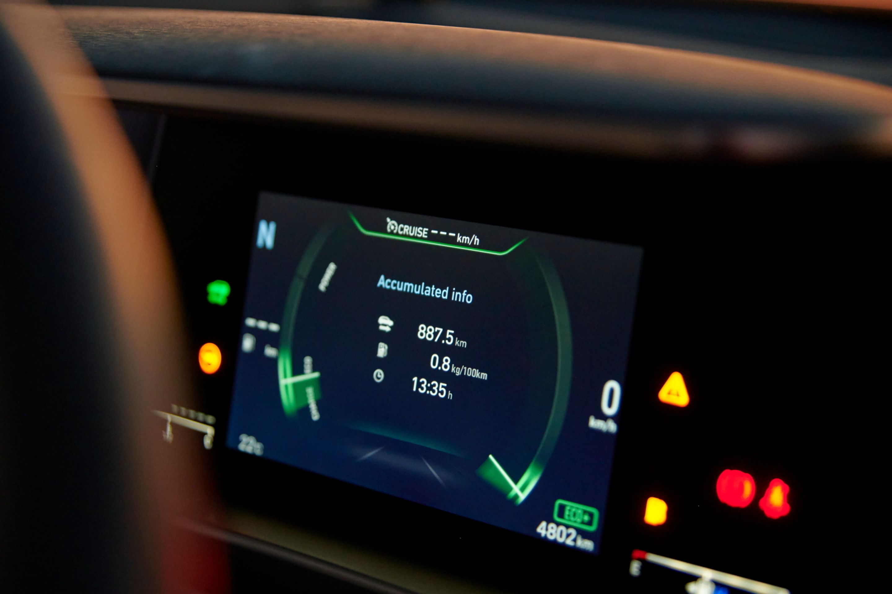 Hyundai Nexo - 8 - Fotogalerie: Vodíkové Nexo překonalo rekord v dojezdu na jednu nádrž (14/18)