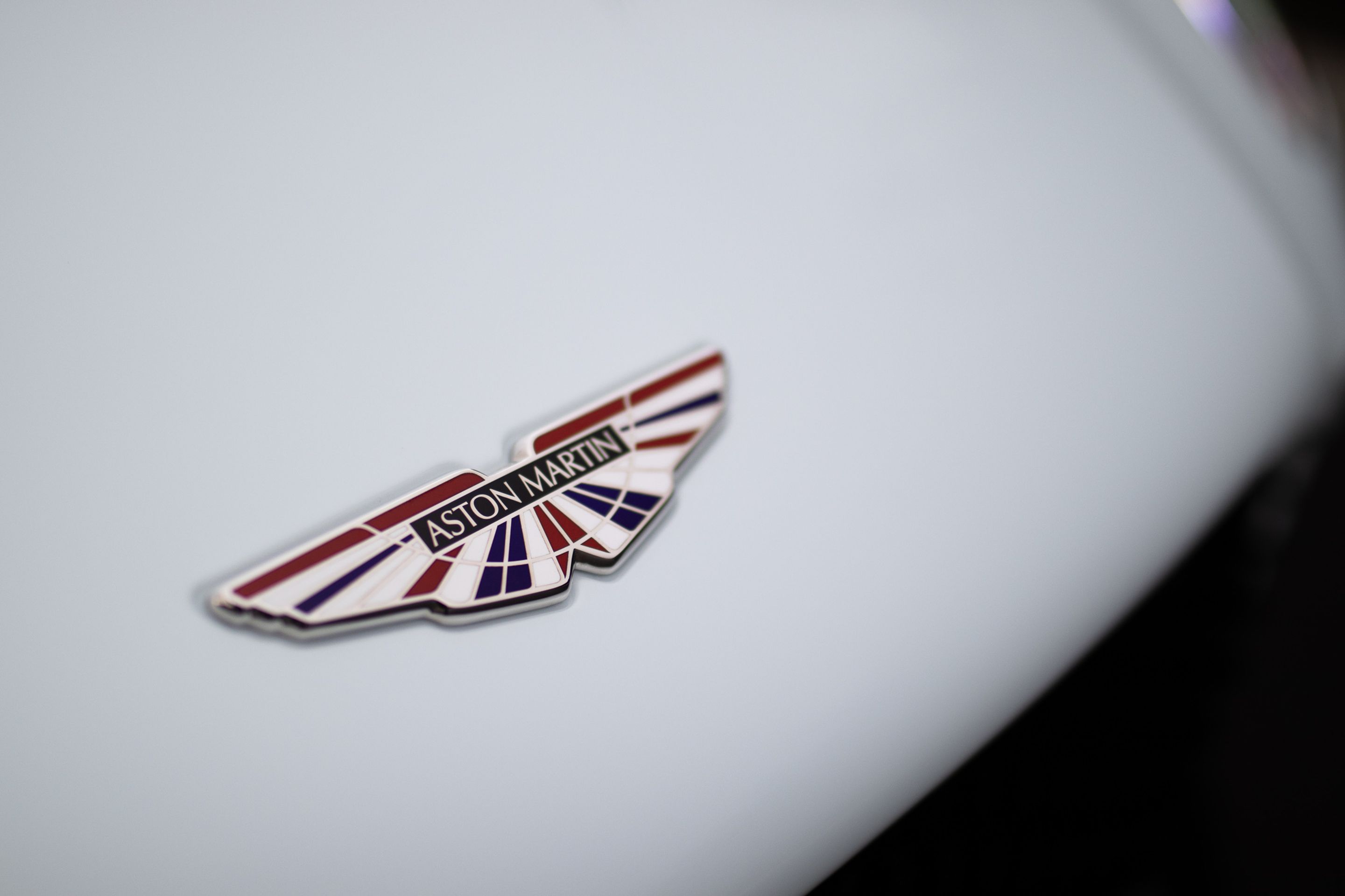 Aston Martin DBS Superleggera Concorde Edition - 13 - Fotogalerie: Nádherný Aston Martin odkazuje na nadzvukový Concorde (20/24)