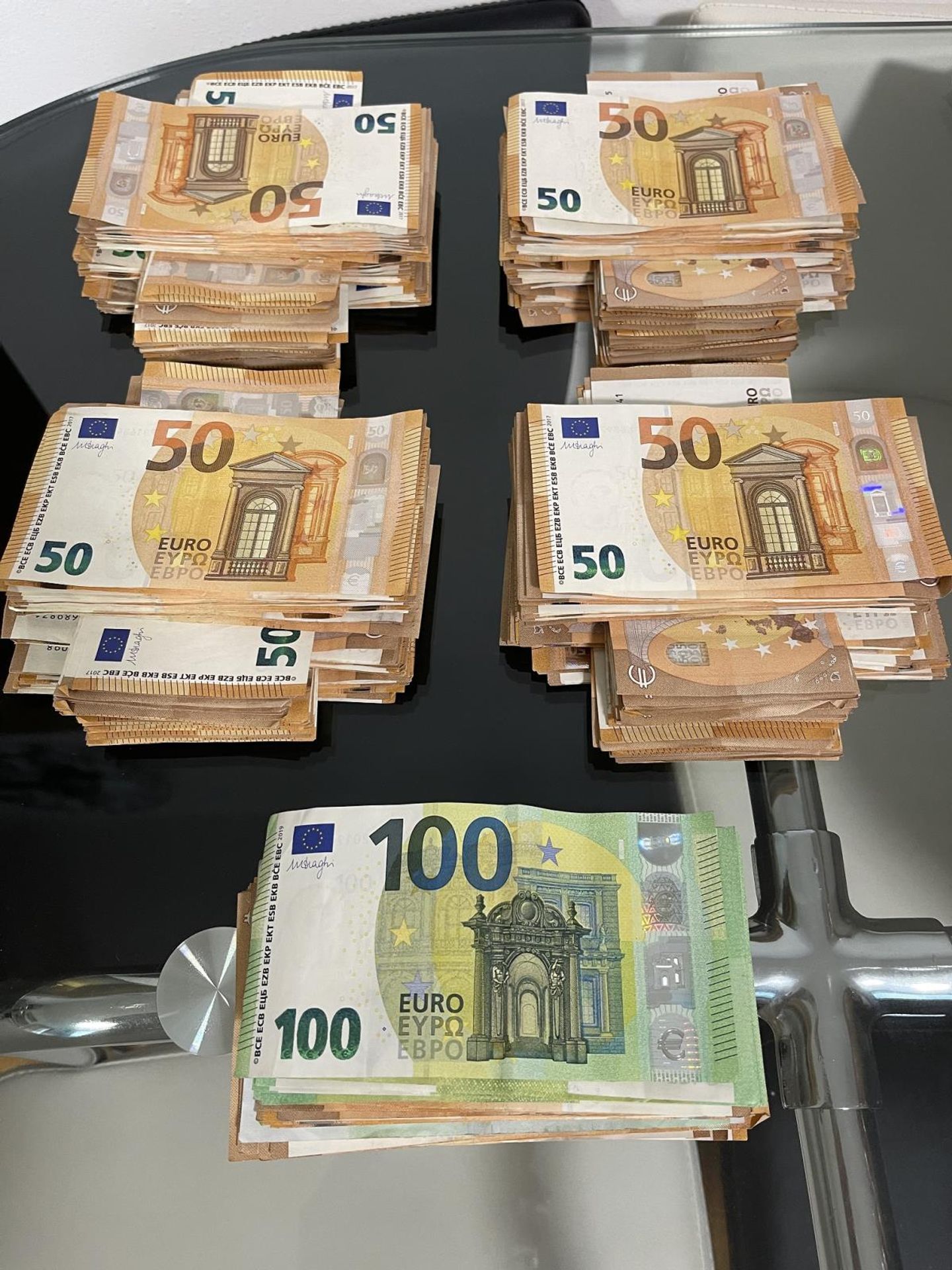 Finanční prostředky z trestné činnosti (2) - Finance z organizované prostituce (3/4)