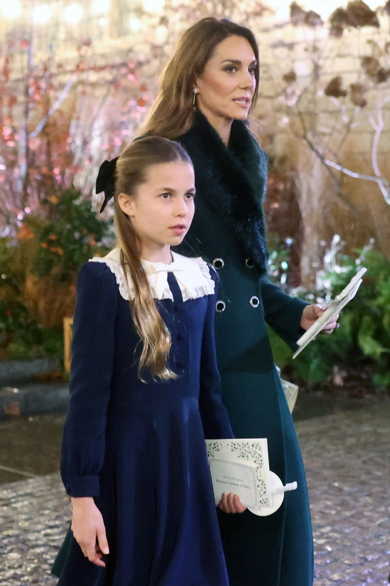 Princezna Charlotte na vánoční bohoslužbě - Princezna Charlotte a Alžběta II. (1/5)